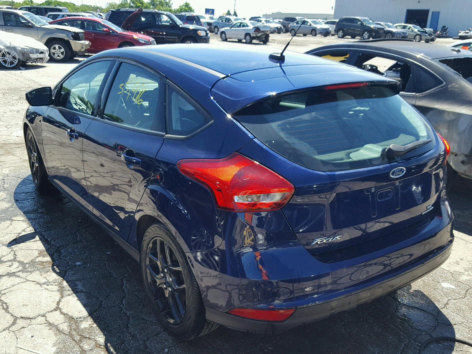 Photo 3 from auction – 2016 FORD FOCUS SE with VIN 1FADP3K2XGL224548