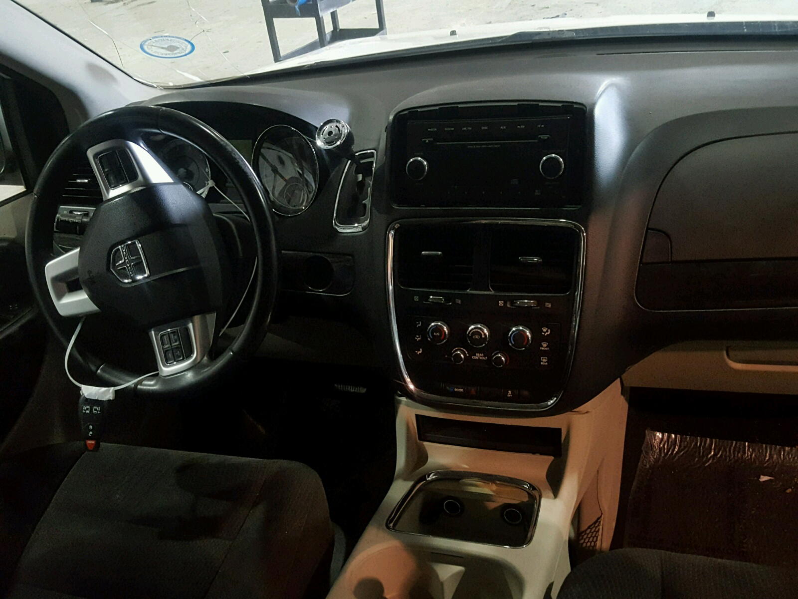 Photo 9 from auction – 2015 DODGE GRAND CARA with VIN 2C4RDGCG3FR540194