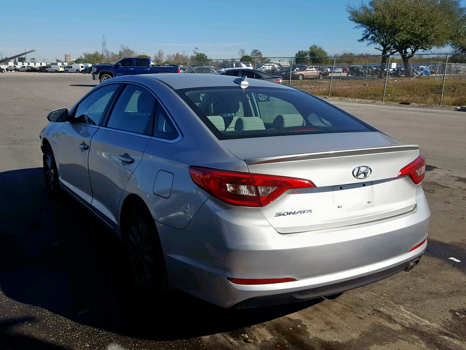 Photo 3 from auction – 2017 HYUNDAI SONATA SE with VIN 5NPE24AF9HH562293