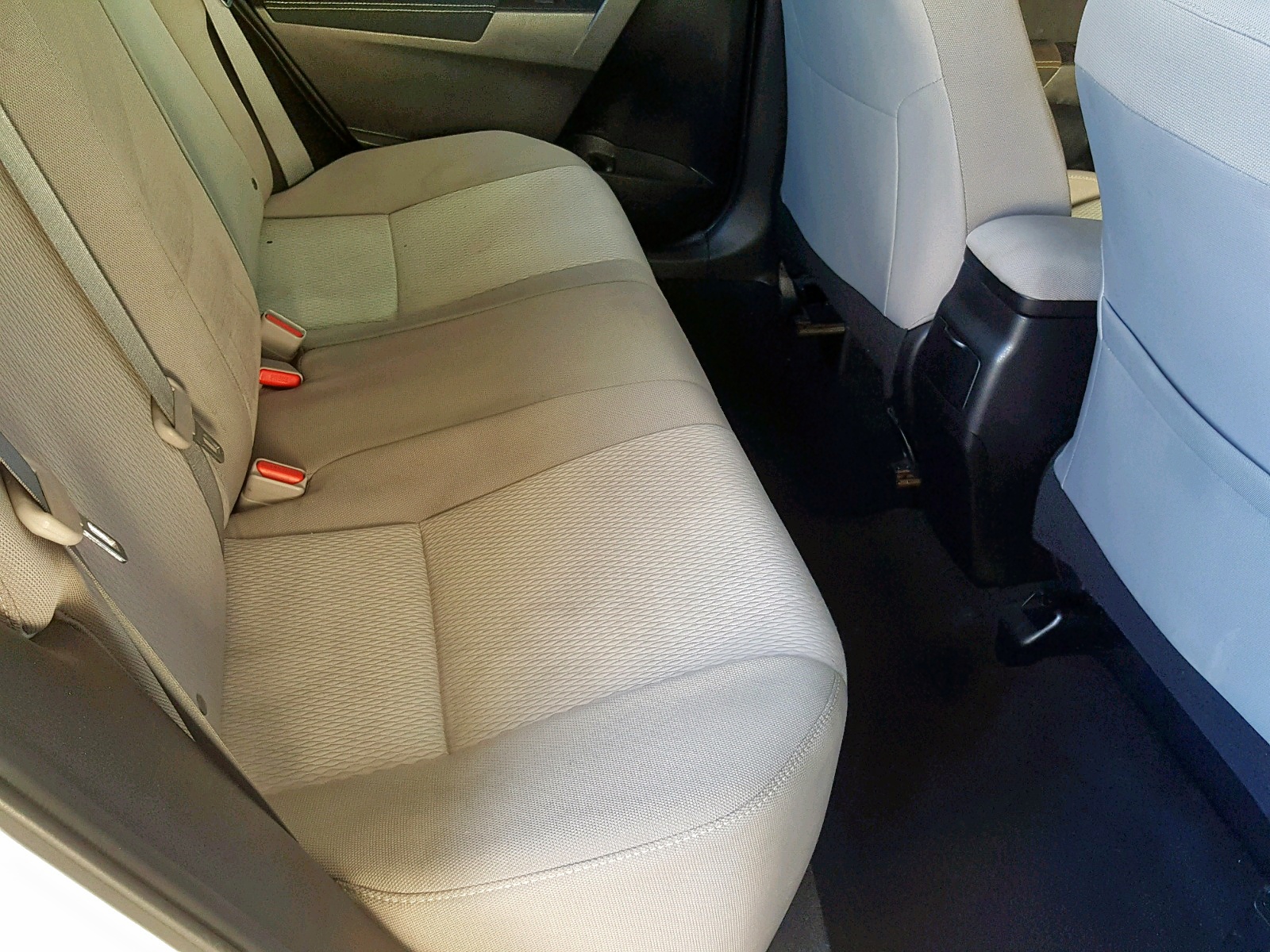 Photo 6 from auction – 2014 TOYOTA COROLLA L with VIN 5YFBURHE0EP129600