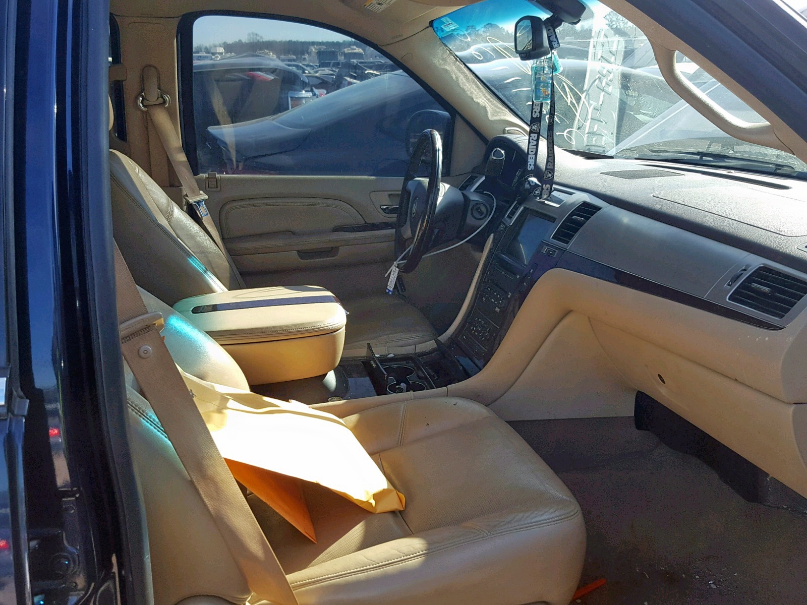 Photo 5 from auction – 2009 CADILLAC ESCALADE with VIN 1GYFK13259R228232