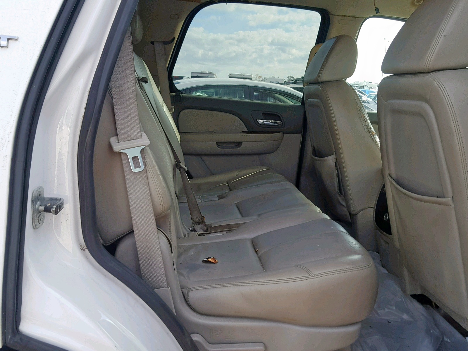 Photo 6 from auction – 2007 GMC YUKON with VIN 1GKFC13037R376012
