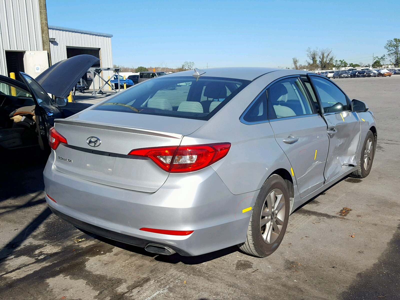 Photo 4 from auction – 2017 HYUNDAI SONATA SE with VIN 5NPE24AF9HH562293