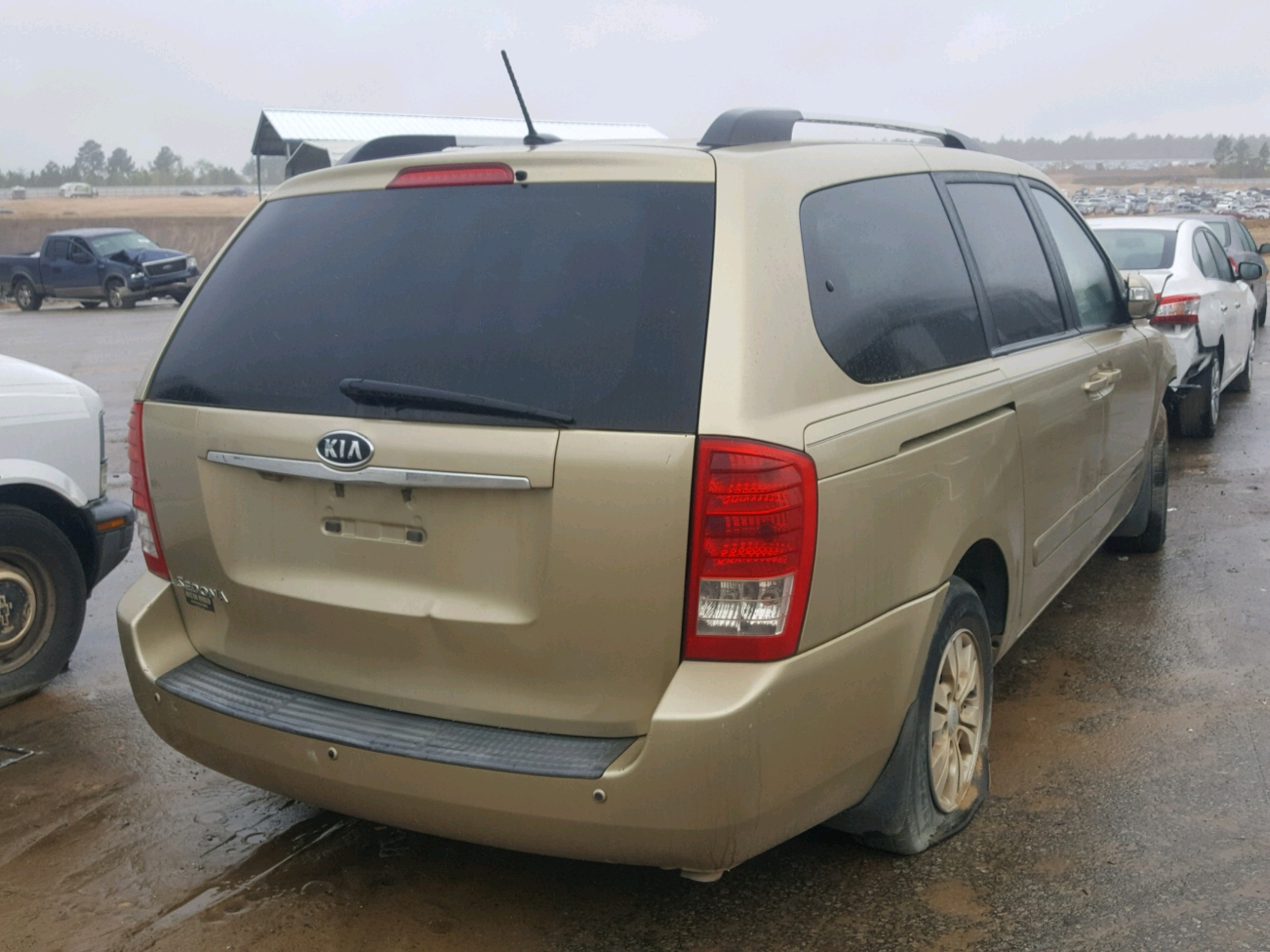 Photo 4 from auction – 2011 KIA SEDONA LX with VIN KNDMG4C77B6387028
