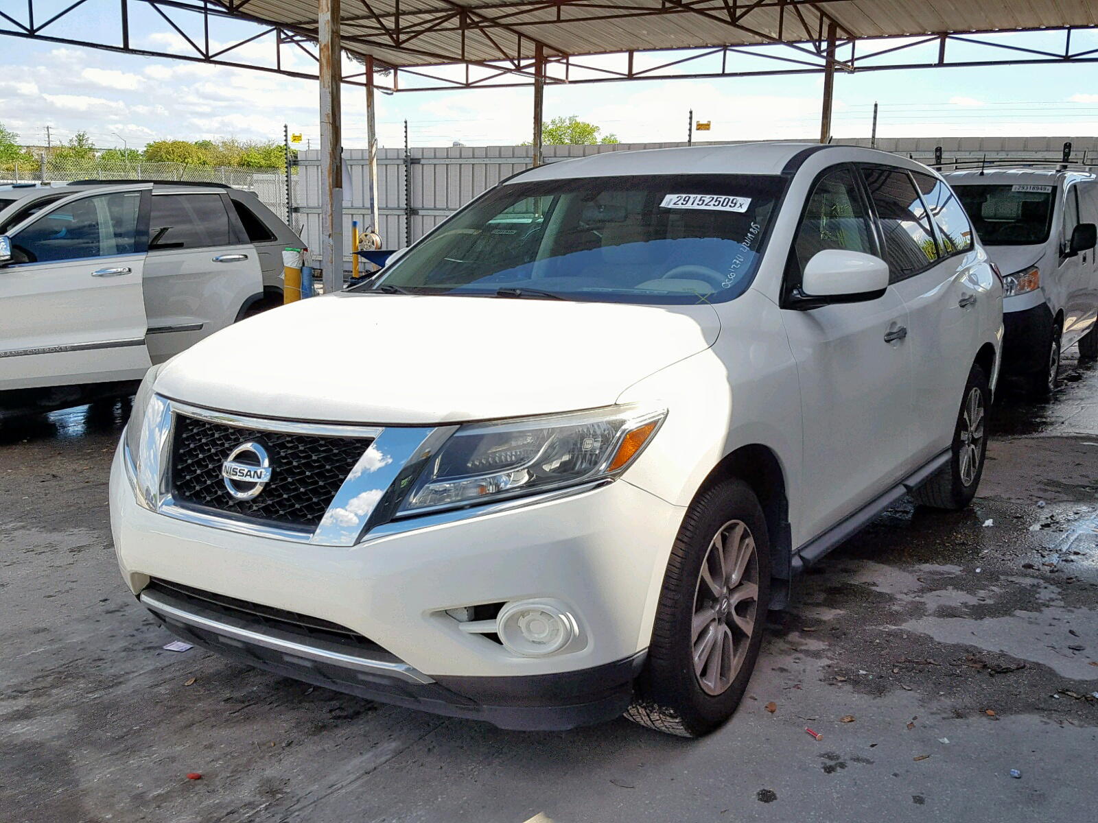 Photo 2 from auction – 2014 NISSAN PATHFINDER with VIN 5N1AR2MN3EC687326