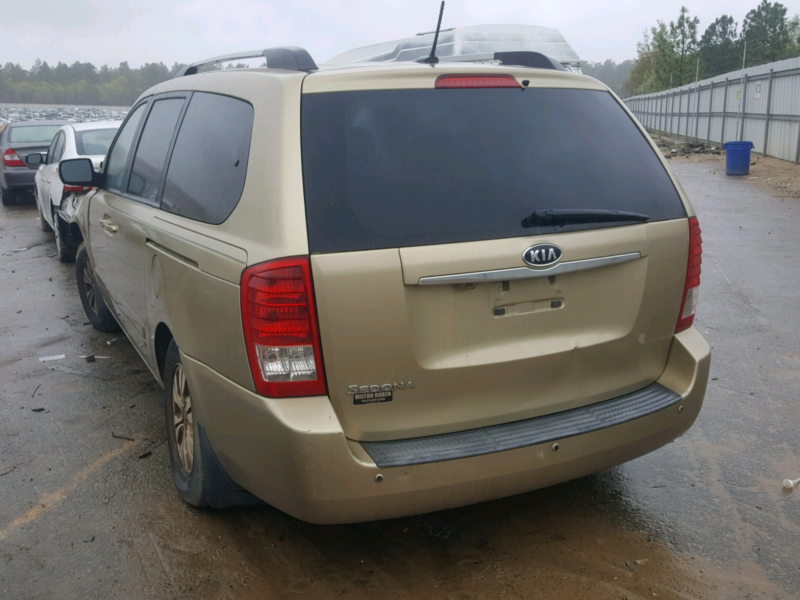 Photo 3 from auction – 2011 KIA SEDONA LX with VIN KNDMG4C77B6387028