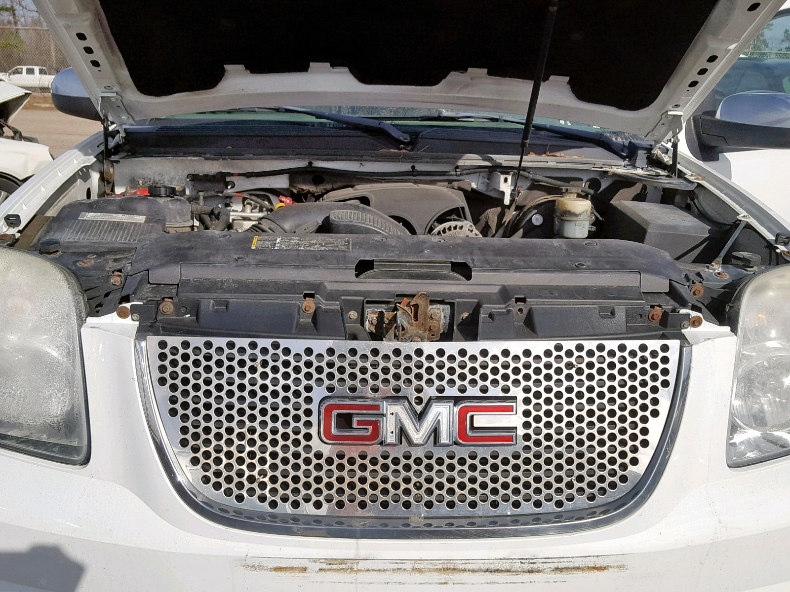 Photo 7 from auction – 2007 GMC YUKON with VIN 1GKFC13037R376012