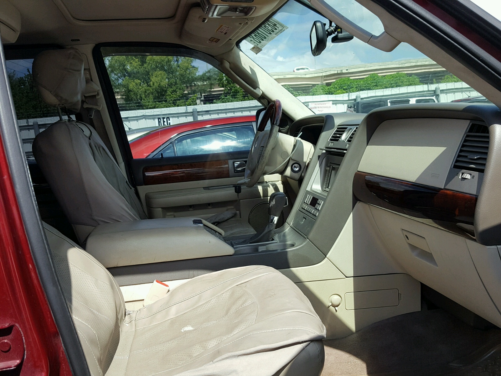 Photo 5 from auction – 2004 LINCOLN NAVIGATOR with VIN 5LMFU27R14LJ08557