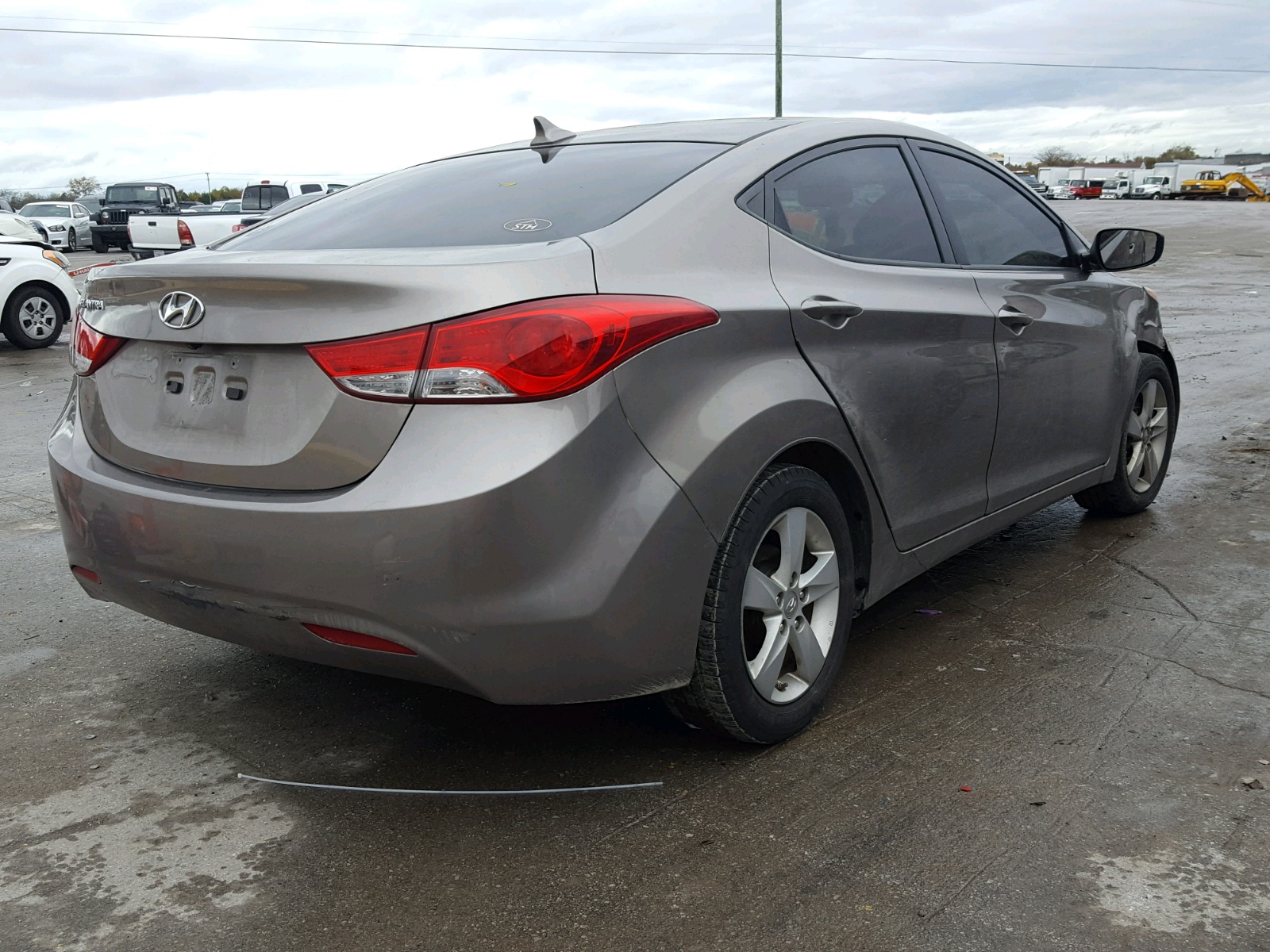 Photo 4 from auction – 2011 HYUNDAI ELANTRA GL with VIN 5NPDH4AE2BH055261