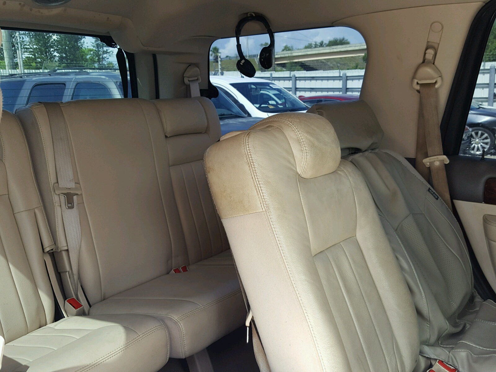 Photo 6 from auction – 2004 LINCOLN NAVIGATOR with VIN 5LMFU27R14LJ08557