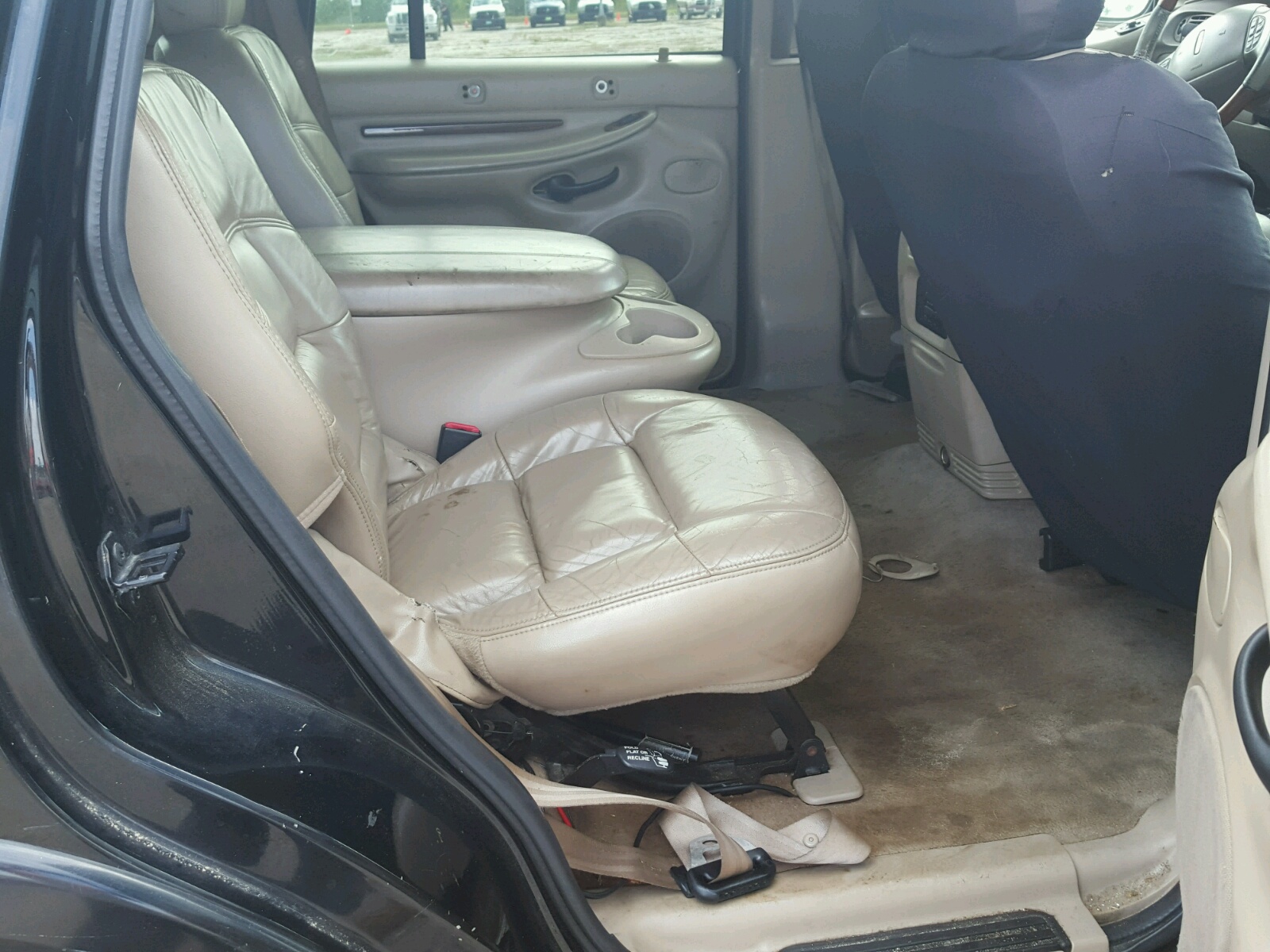 Photo 6 from auction – 2002 LINCOLN NAVIGATOR with VIN 5LMFU28R82LJ12746