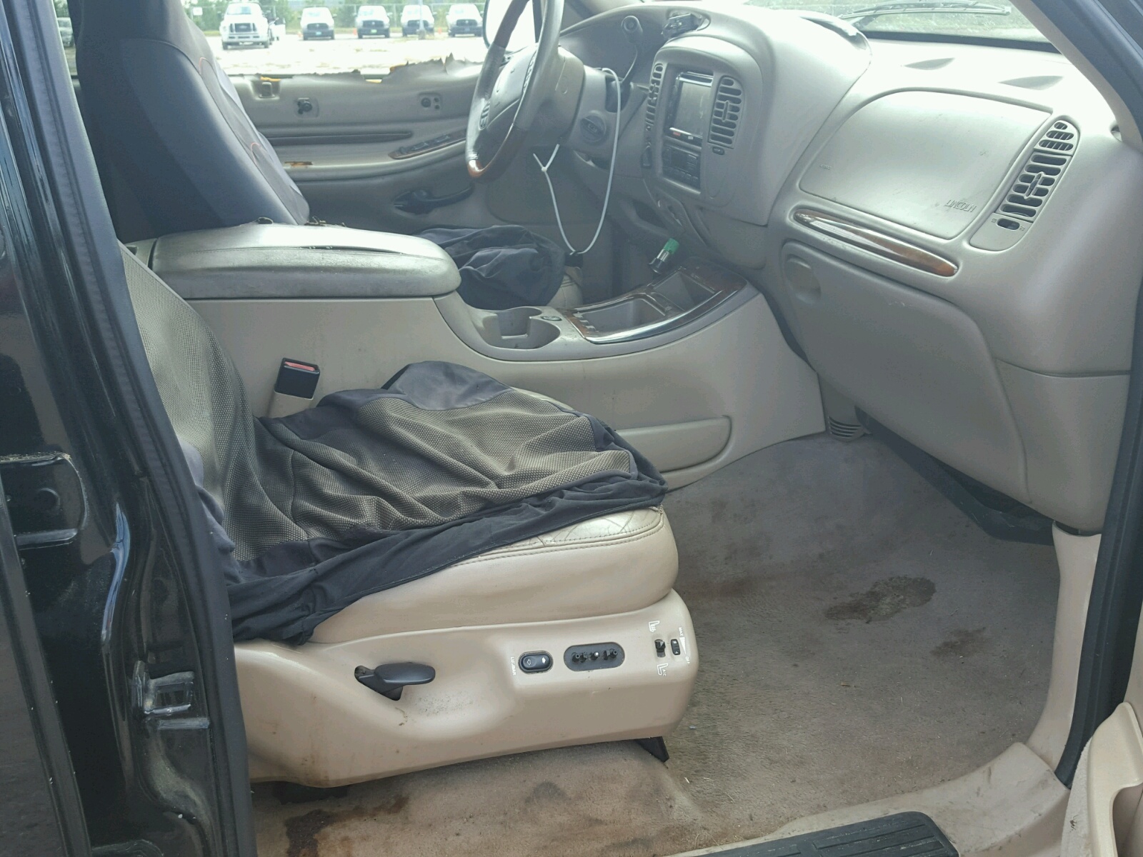Photo 5 from auction – 2002 LINCOLN NAVIGATOR with VIN 5LMFU28R82LJ12746