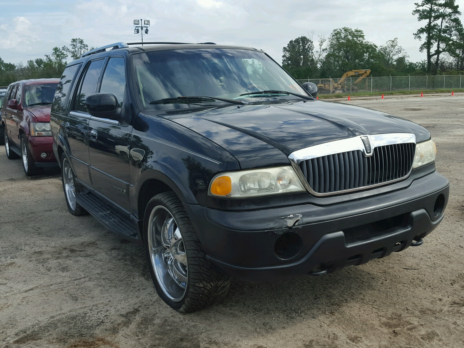 LINCOLN NAVIGATOR 2002 with VIN 5LMFU28R82LJ12746 - Photo from auction