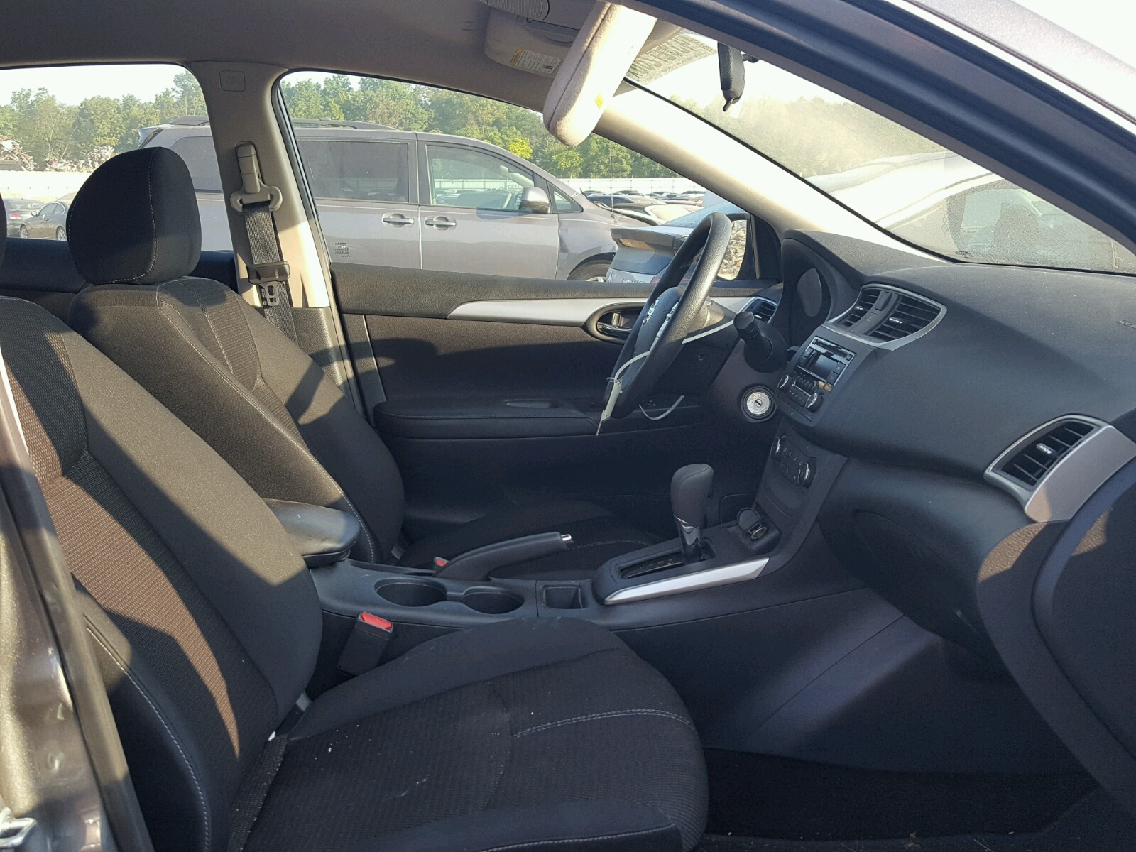 Photo 5 from auction – 2016 NISSAN SENTRA S with VIN 3N1AB7AP9GY222848