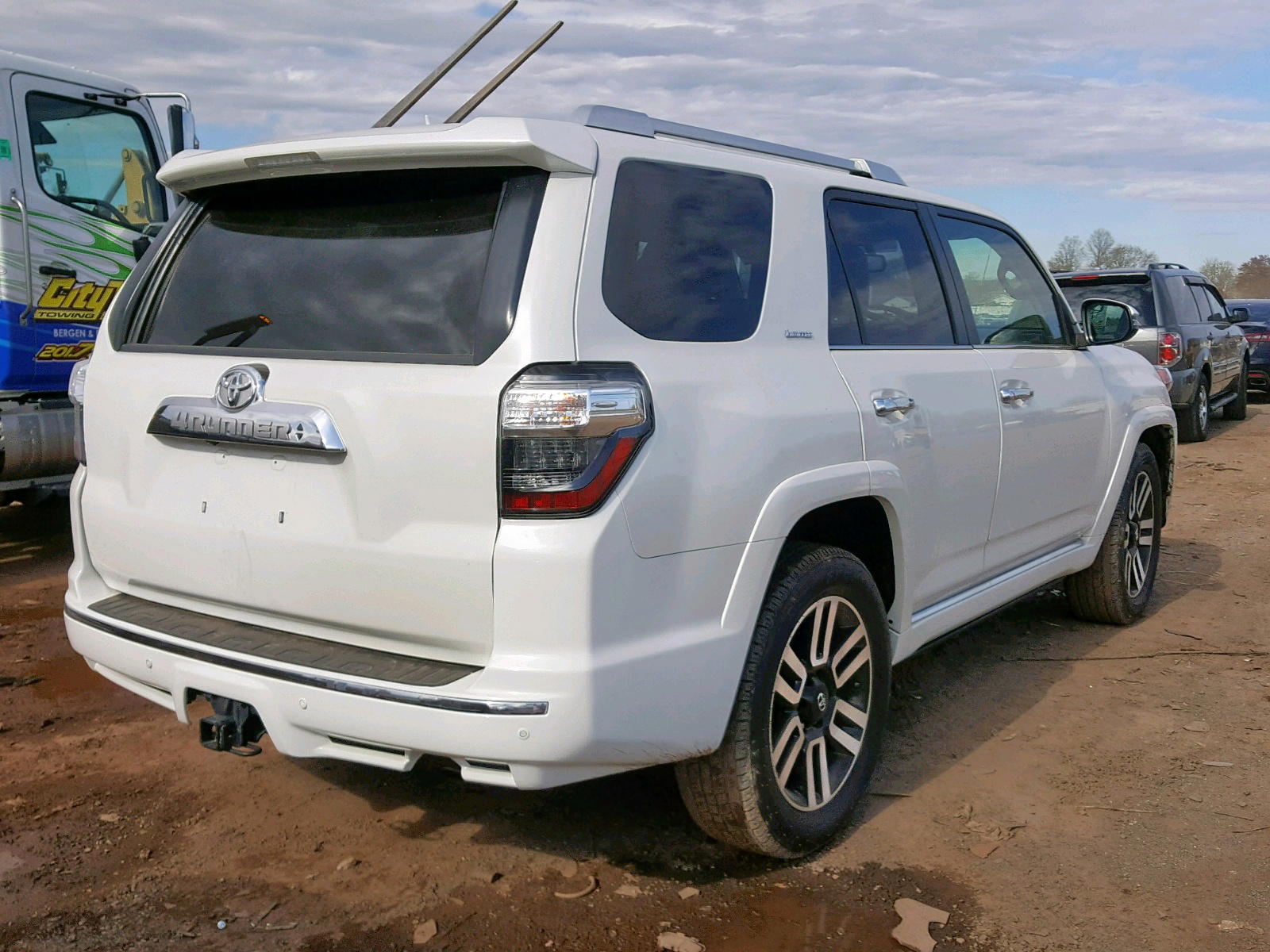 Photo 4 from auction – 2015 TOYOTA 4RUNNER SR with VIN JTEZU5JR9J5172551