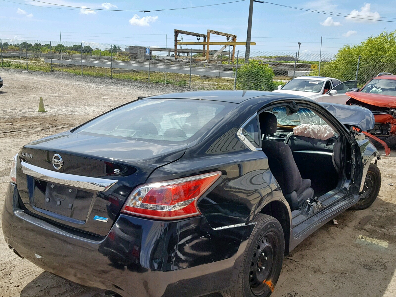 Photo 4 from auction – 2014 NISSAN ALTIMA 2.5 with VIN 1N4AL3AP2EN374117