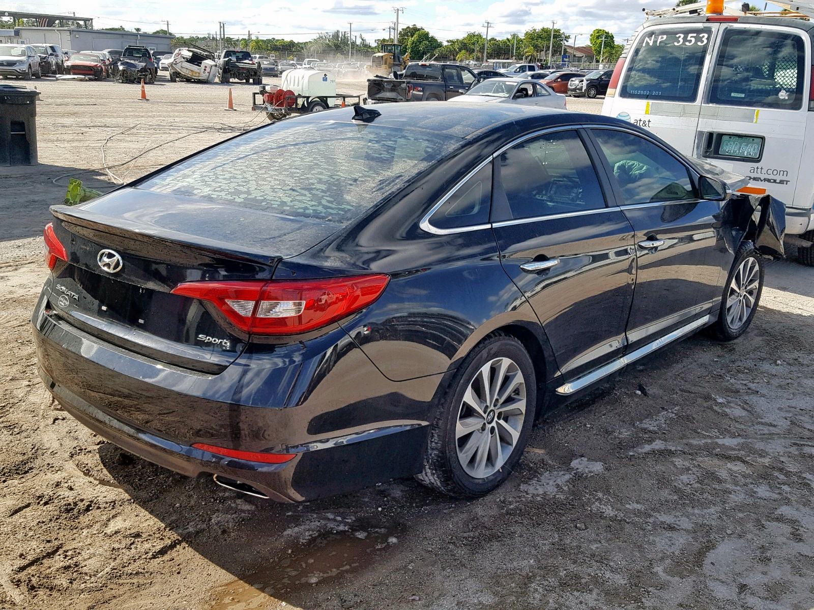 Photo 4 from auction – 2015 HYUNDAI SONATA SPO with VIN 5NPE34AF9FH053282