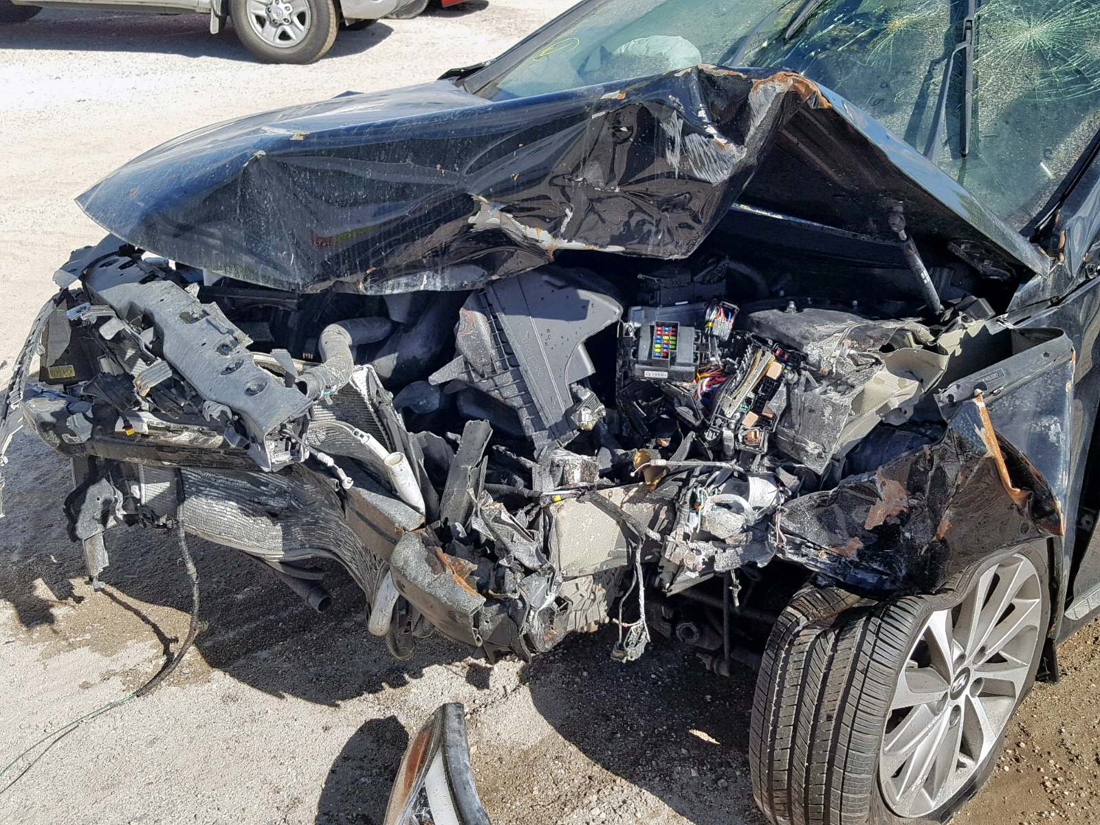 Photo 9 from auction – 2015 HYUNDAI SONATA SPO with VIN 5NPE34AF9FH053282