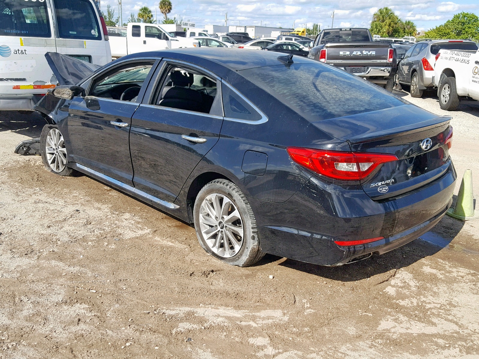 Photo 3 from auction – 2015 HYUNDAI SONATA SPO with VIN 5NPE34AF9FH053282