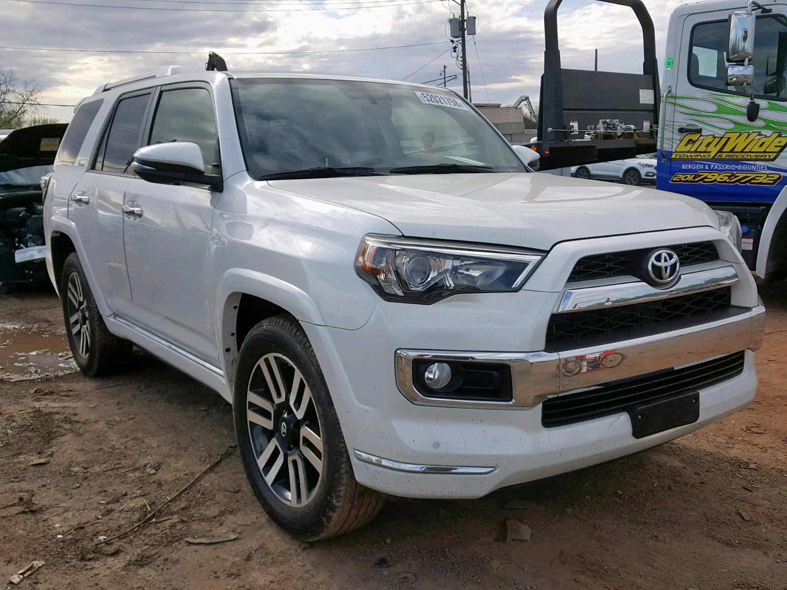 TOYOTA 4RUNNER SR 2015 with VIN JTEZU5JR9J5172551 - Photo from auction