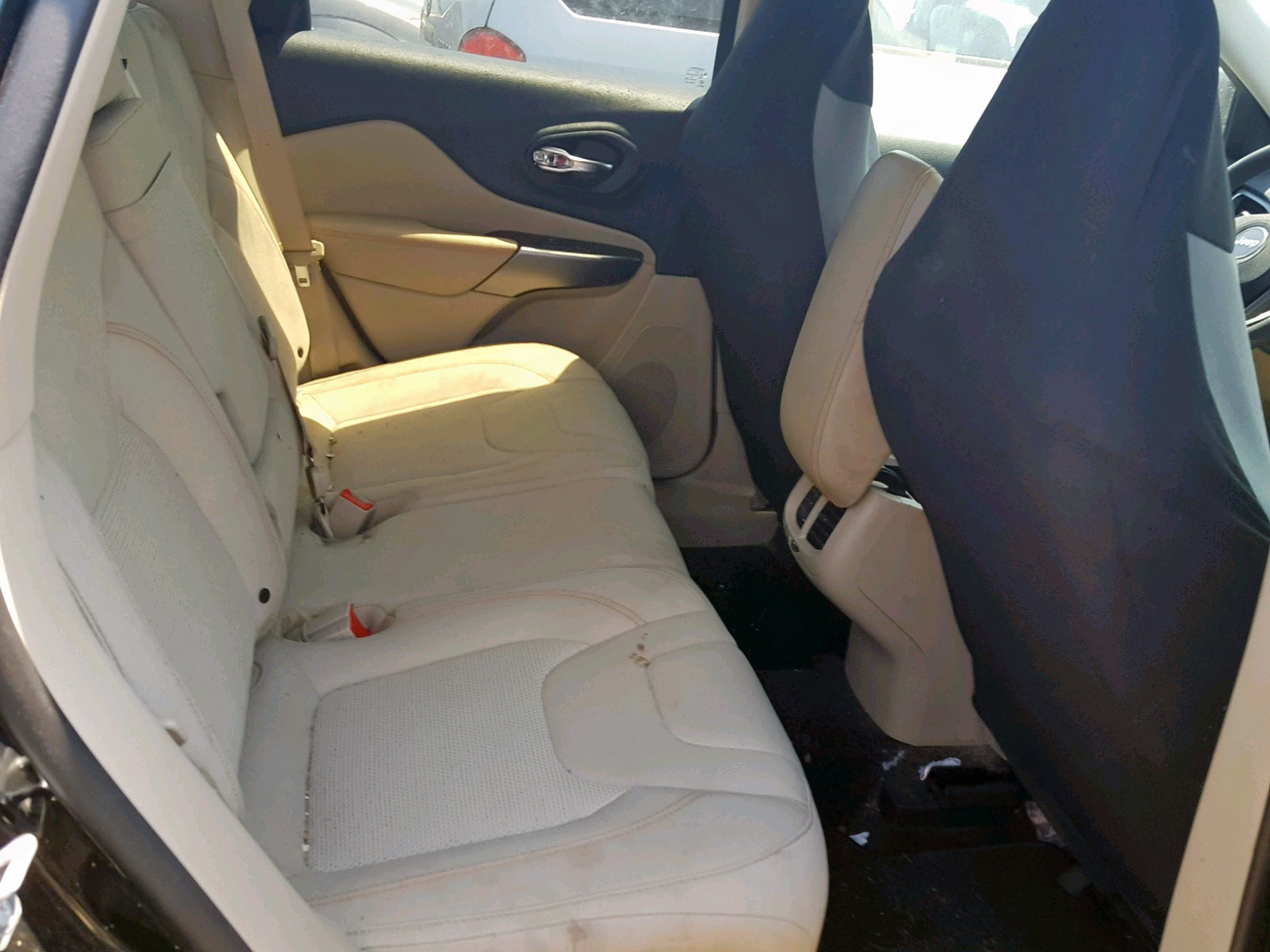 Photo 6 from auction – 2019 JEEP CHEROKEE L with VIN 1C4PJLCX7KD243306