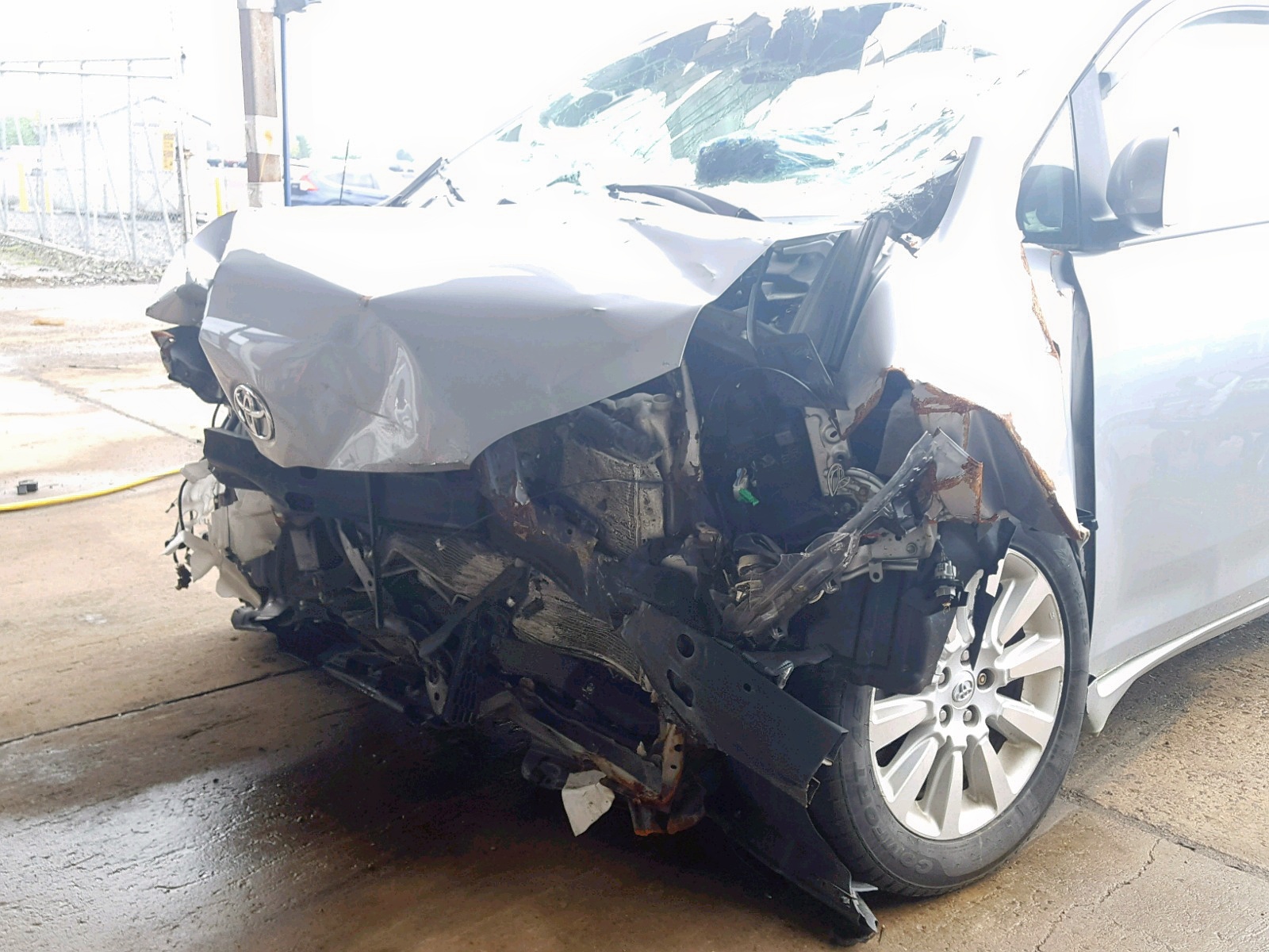 Photo 9 from auction – 2014 TOYOTA SIENNA LE with VIN 5TDJK3DC7ES092300
