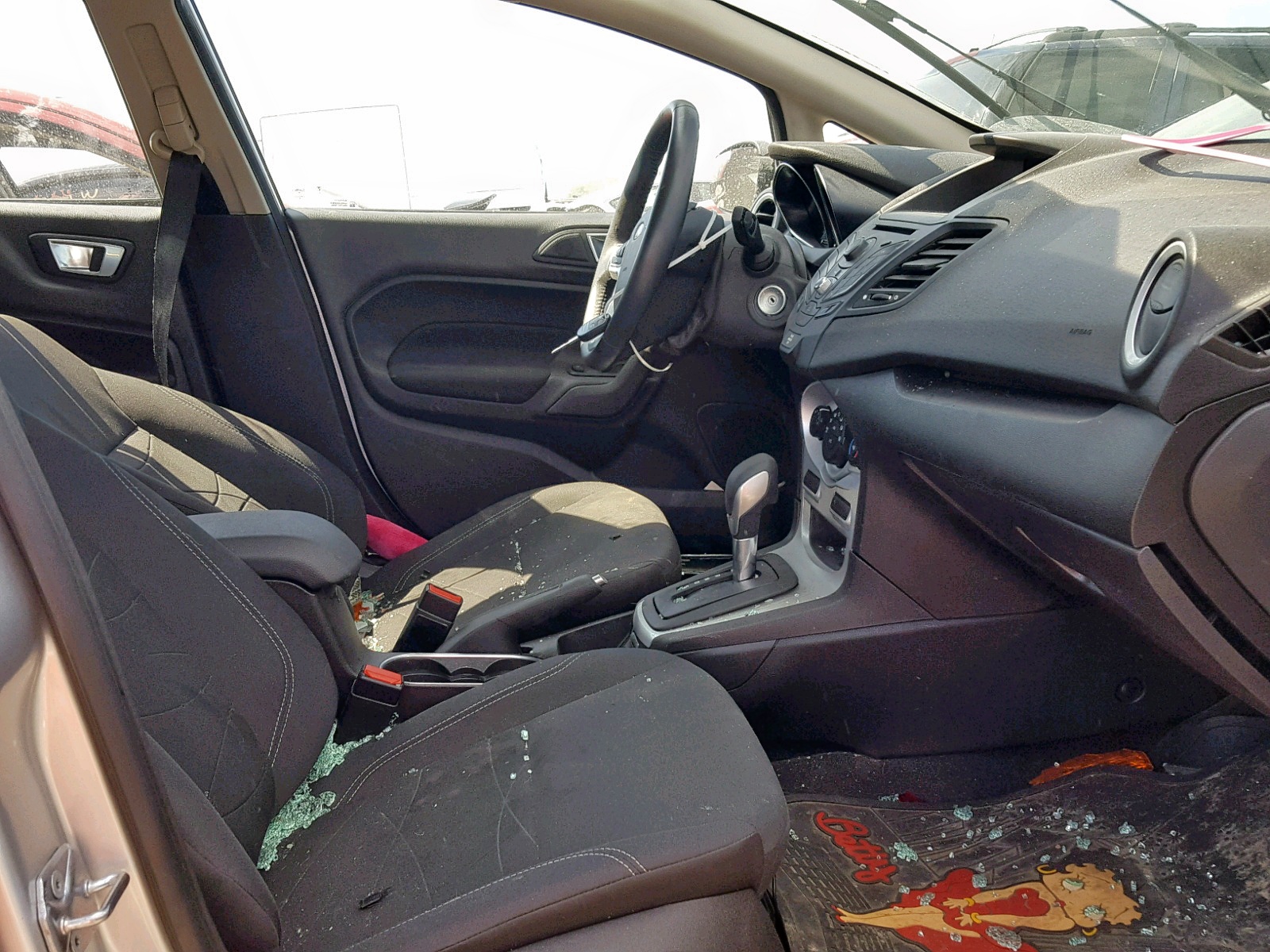 Photo 5 from auction – 2015 FORD FIESTA SE with VIN 3FADP4EJ8FM135860