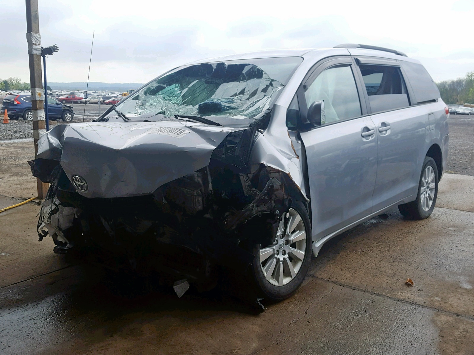 Photo 2 from auction – 2014 TOYOTA SIENNA LE with VIN 5TDJK3DC7ES092300