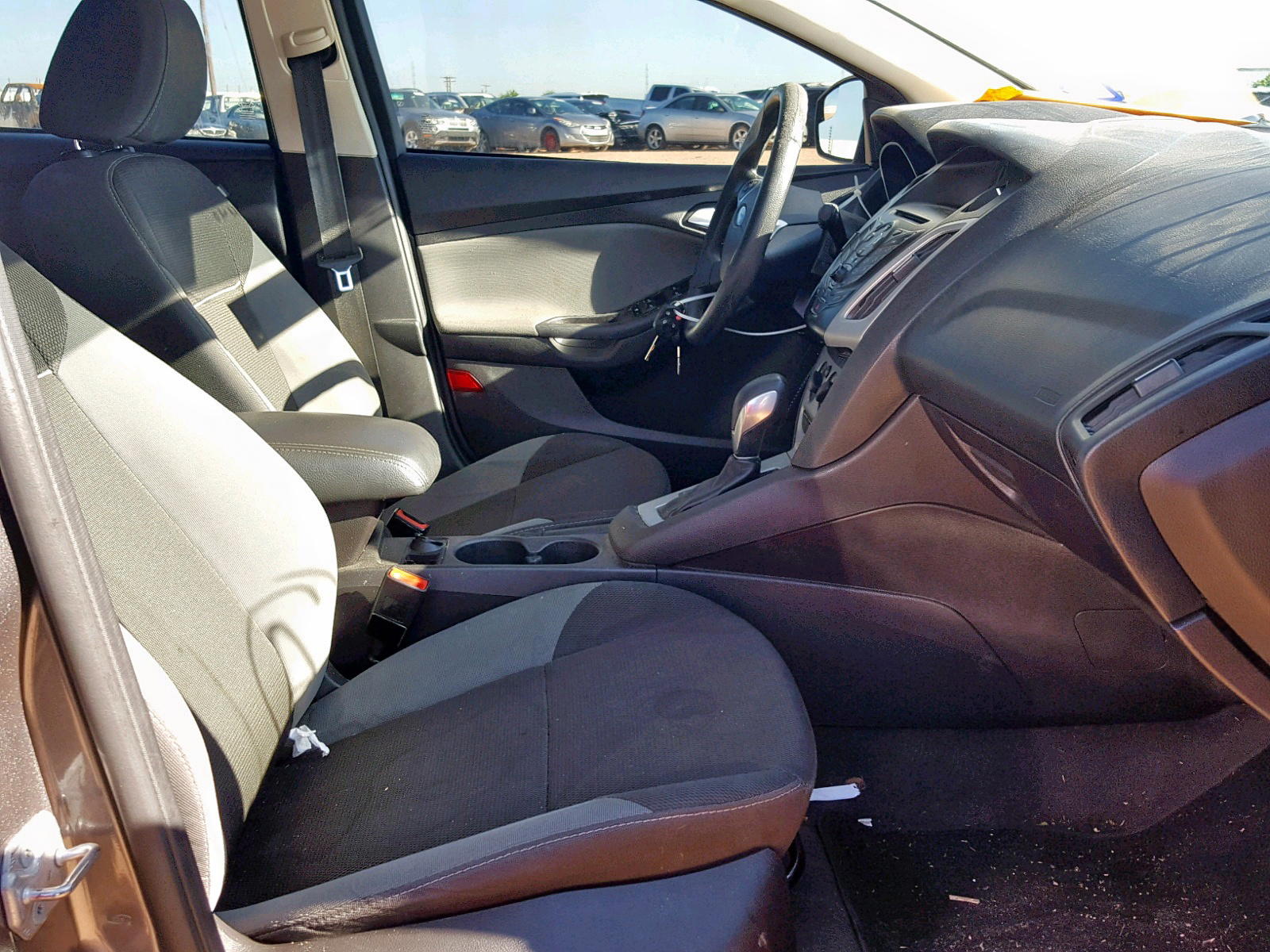 Photo 5 from auction – 2014 FORD FOCUS SE with VIN 1FADP3F21EL362597