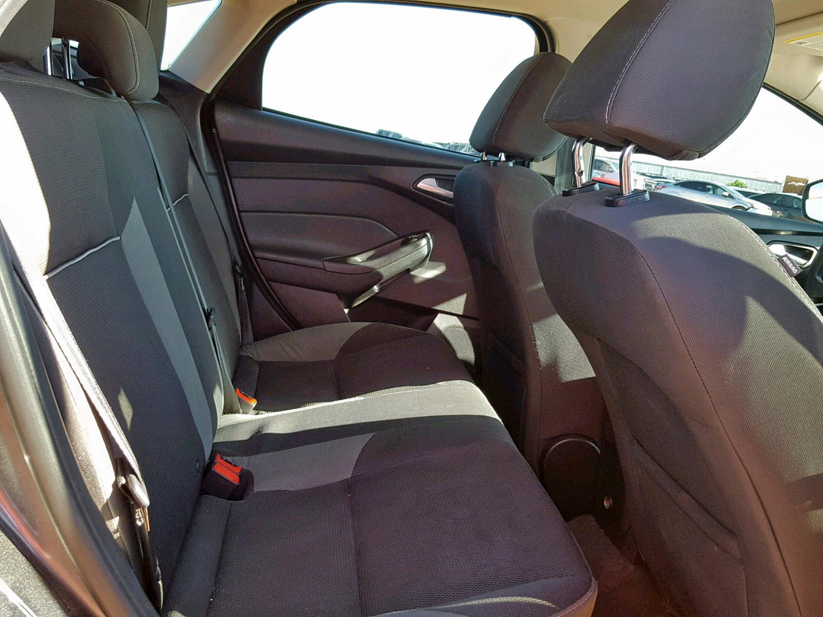 Photo 6 from auction – 2014 FORD FOCUS SE with VIN 1FADP3F21EL362597