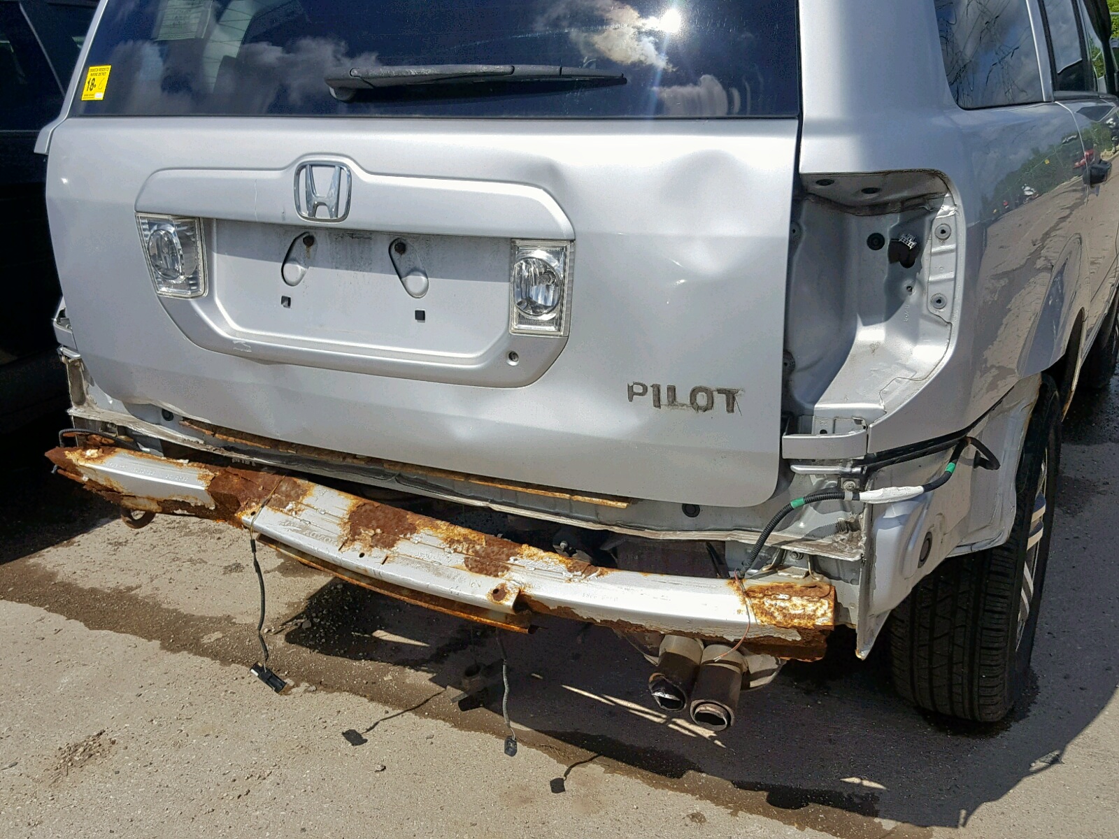 Photo 9 from auction – 2004 HONDA PILOT EXL with VIN 2HKYF185X4H512767