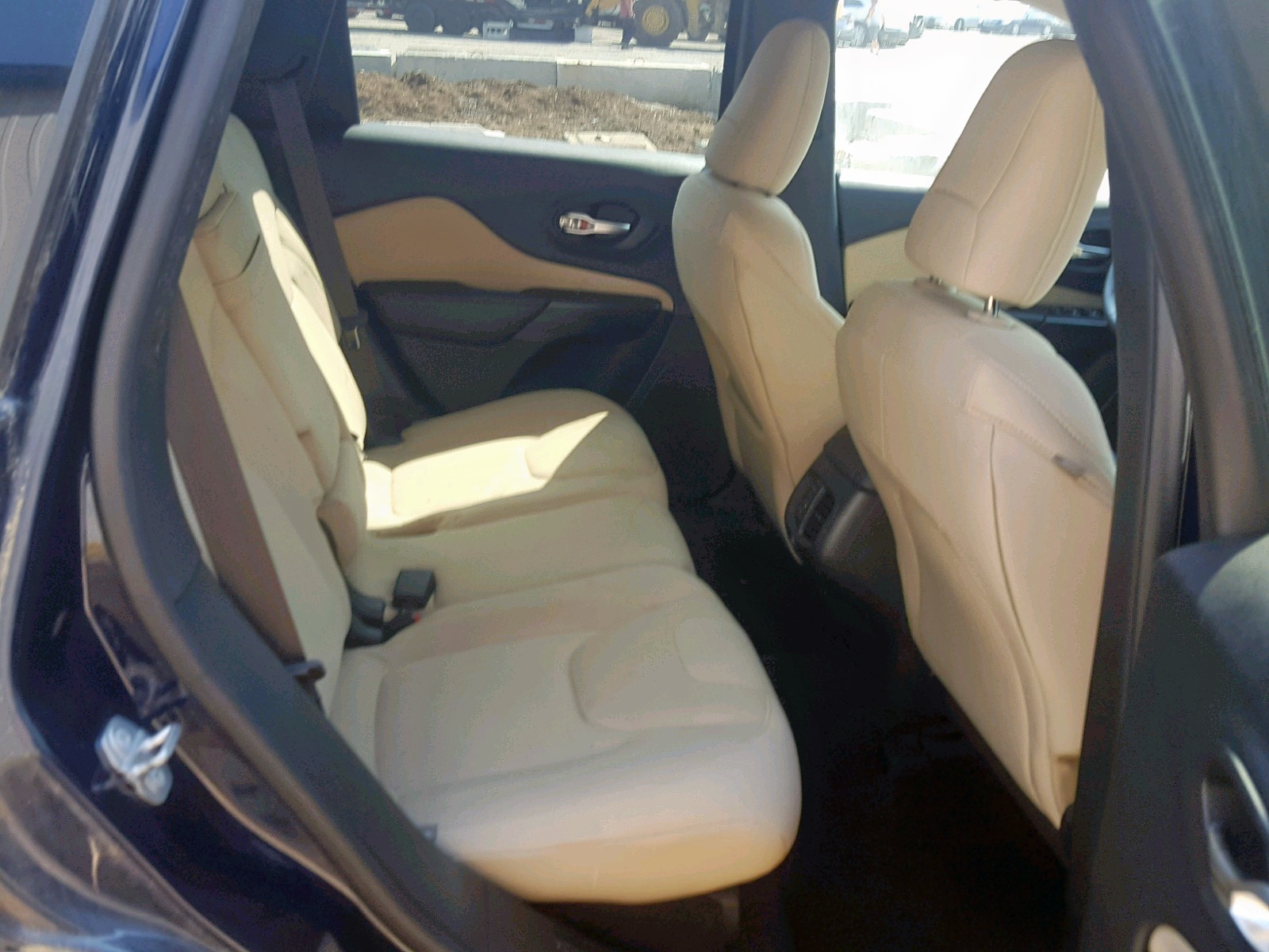 Photo 6 from auction – 2015 JEEP CHEROKEE L with VIN 1C4PJLCS2FW506428