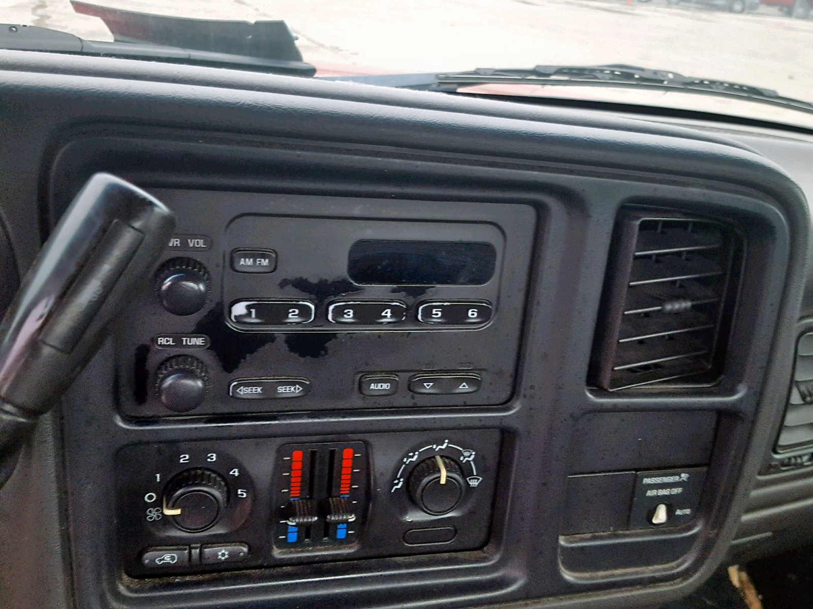 Photo 9 from auction – 2003 GMC NEW SIERRA with VIN 1GTEC14X23Z265870