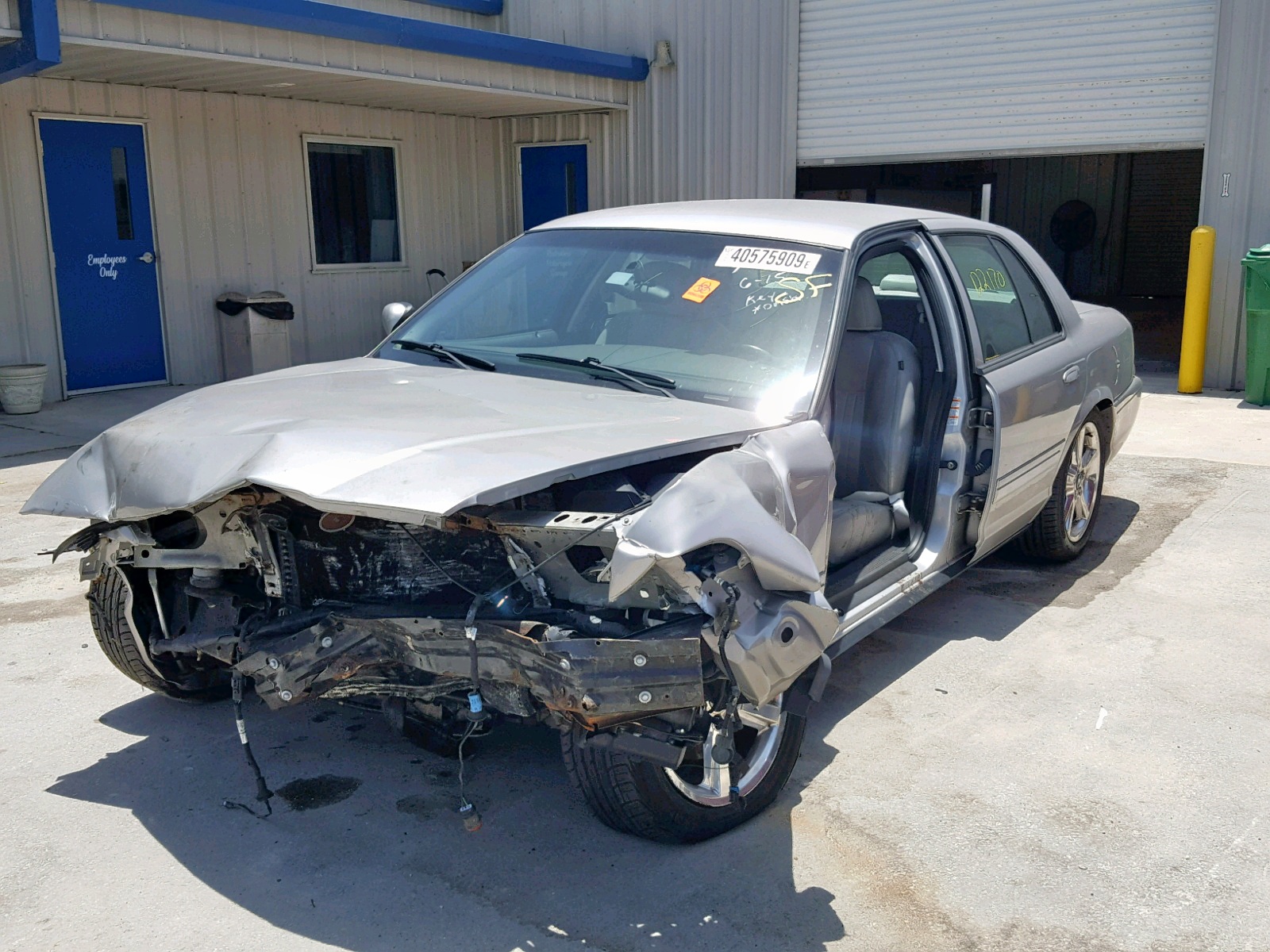 Photo 2 from auction – 2004 MERCURY MARAUDER with VIN 2MEHM79V34X612858