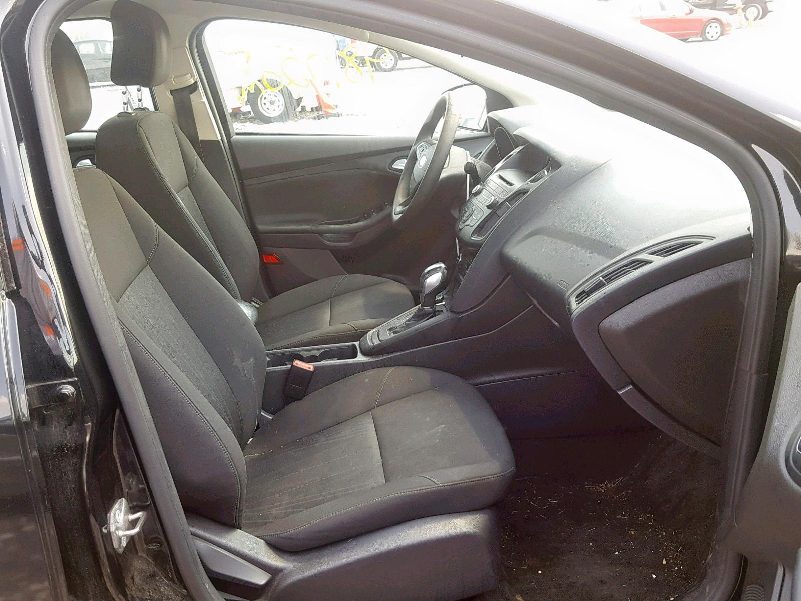Photo 5 from auction – 2015 FORD FOCUS SE with VIN 1FADP3F26FL335767
