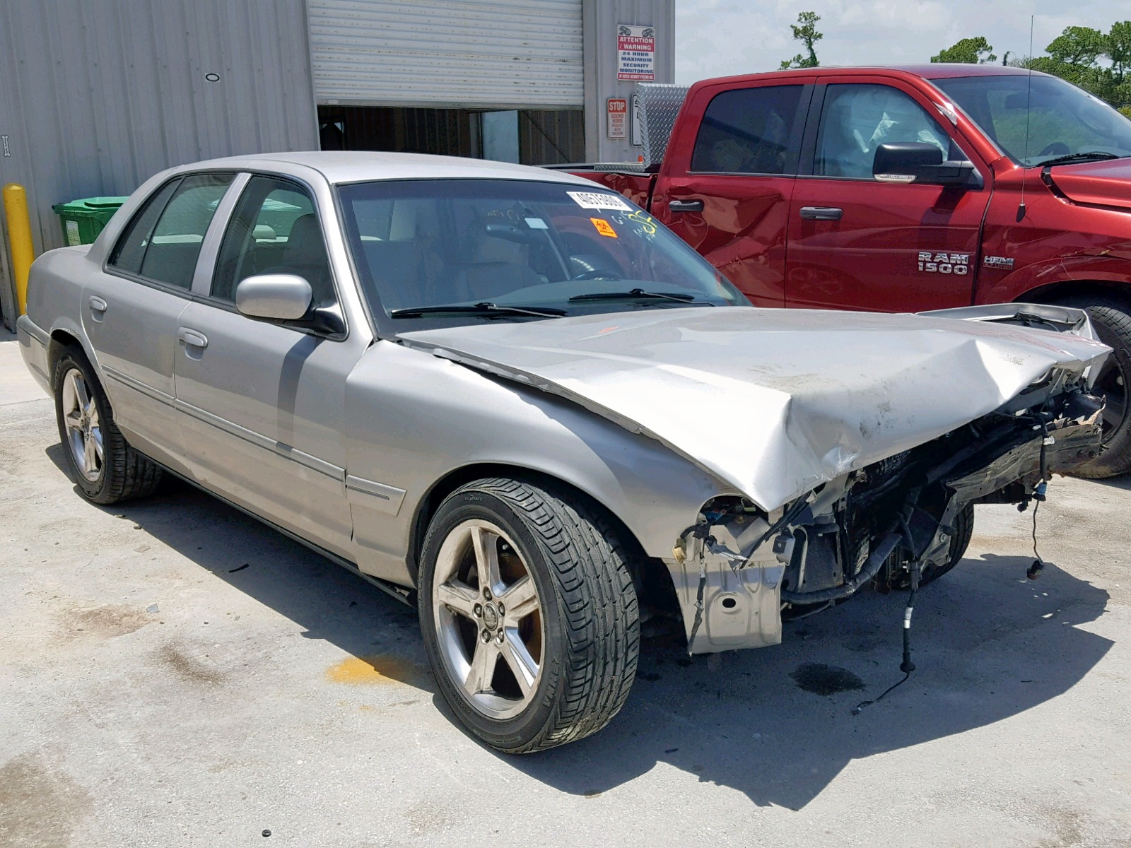 Photo 1 from auction – 2004 MERCURY MARAUDER with VIN 2MEHM79V34X612858