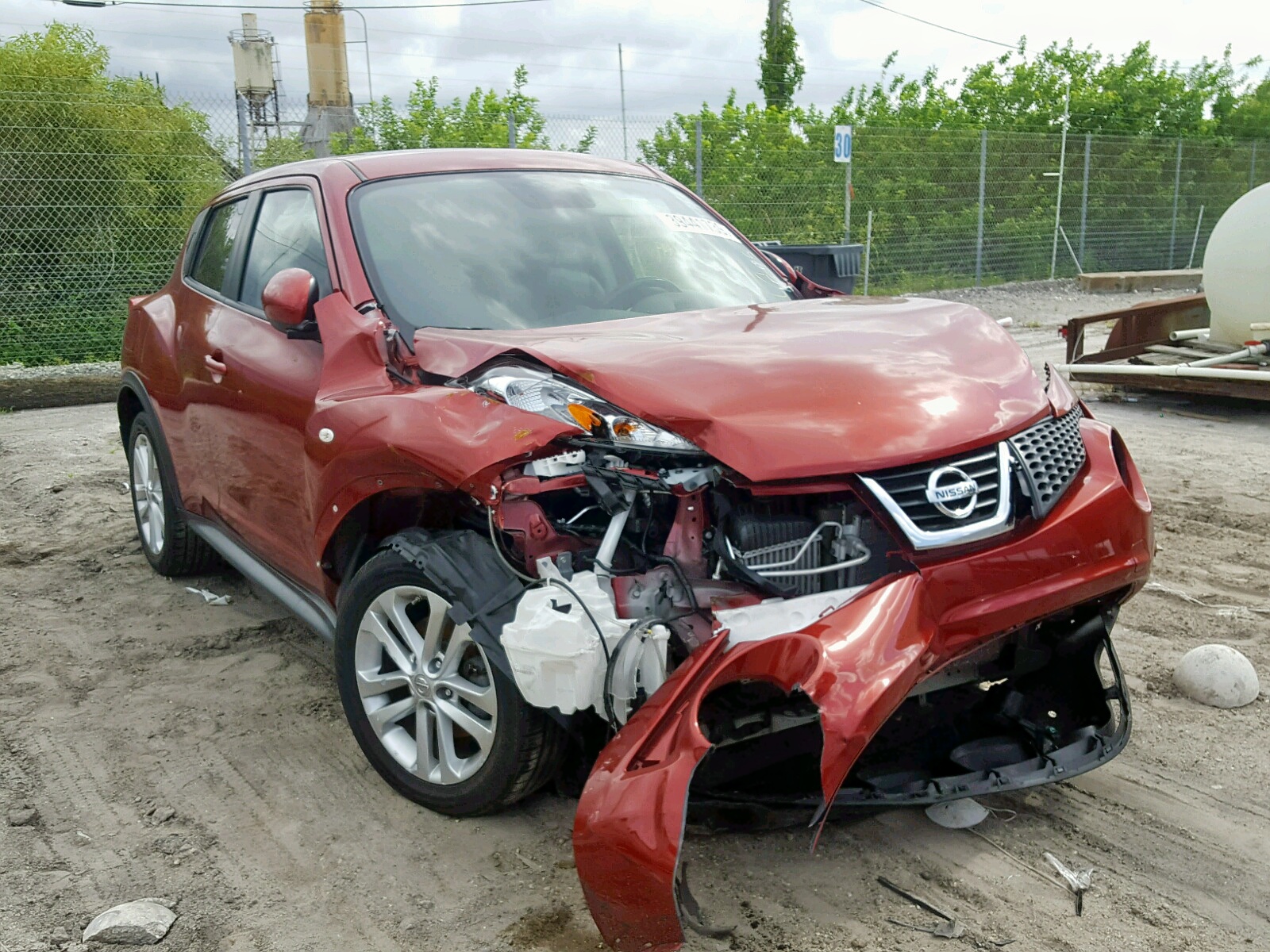 NISSAN JUKE S 2014 with VIN JN8AF5MR3ET361595 - Photo from auction