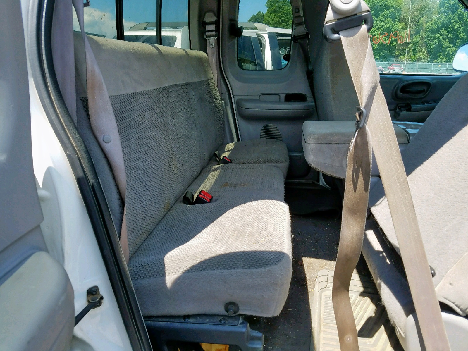 Photo 6 from auction – 1999 FORD F150 with VIN 1FTRX18L6XNB89466