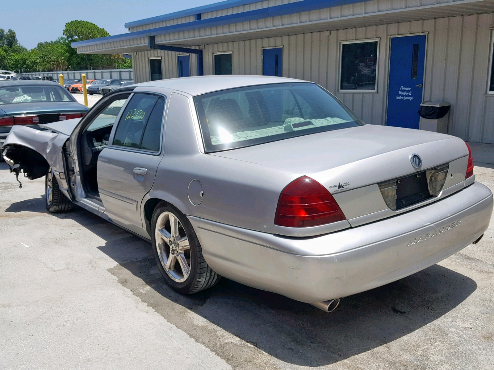 Photo 3 from auction – 2004 MERCURY MARAUDER with VIN 2MEHM79V34X612858