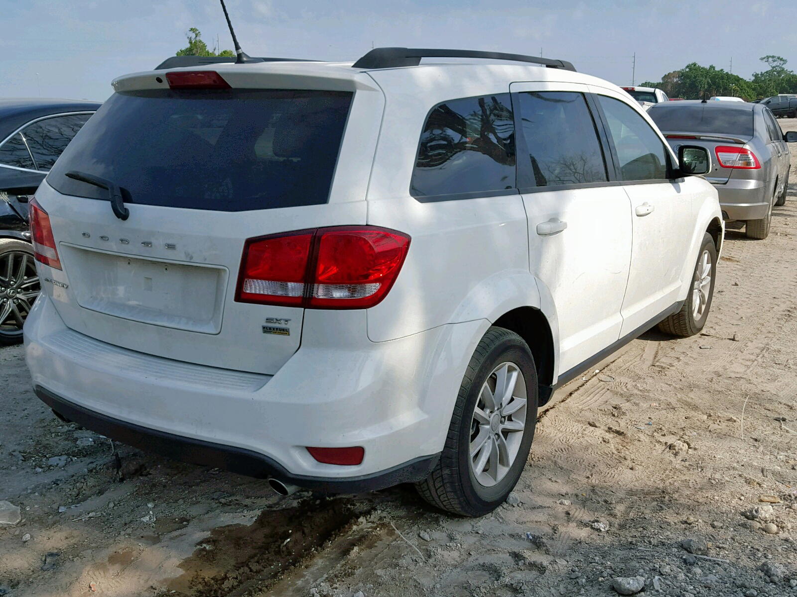 Photo 14 from auction – 2015 DODGE JOURNEY SX with VIN 3C4PDCBG2FT690697