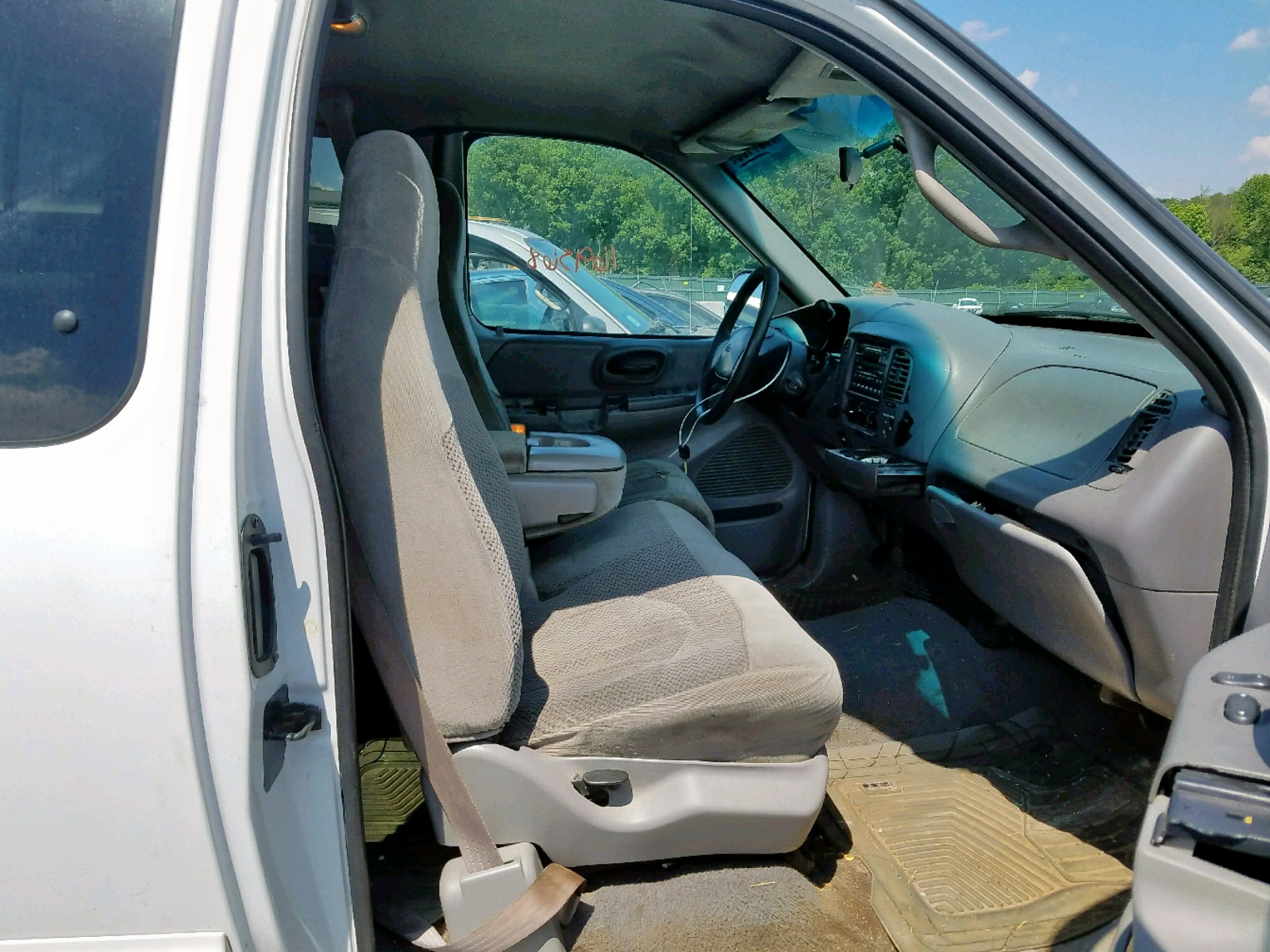 Photo 5 from auction – 1999 FORD F150 with VIN 1FTRX18L6XNB89466