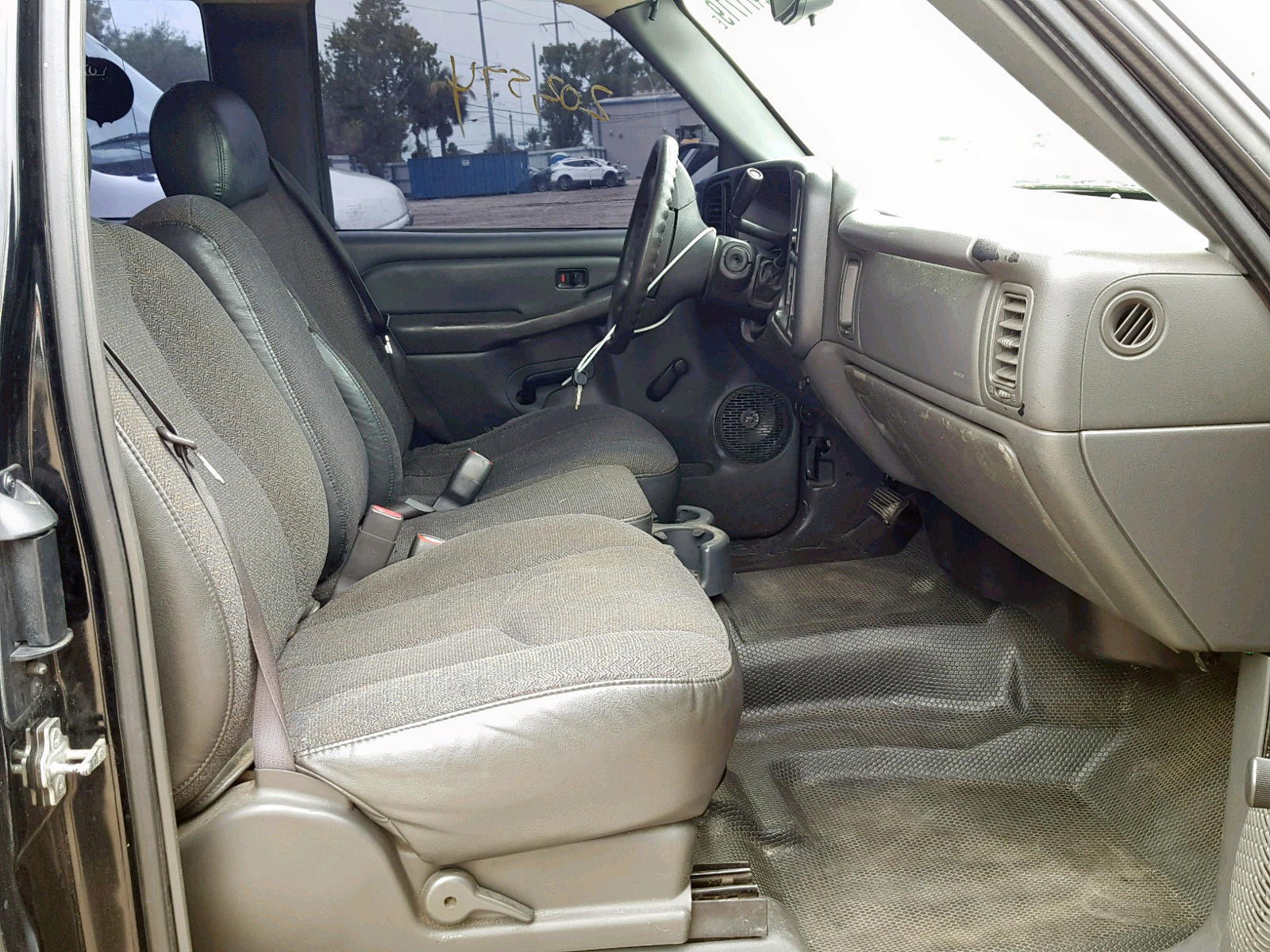 Photo 5 from auction – 2004 CHEVROLET SILVERADO with VIN 1GCEC19T64Z312891