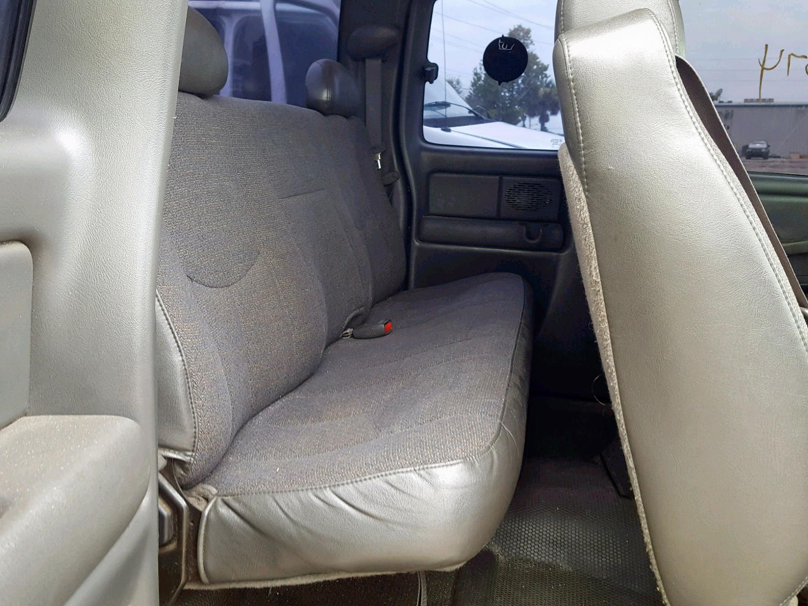 Photo 6 from auction – 2004 CHEVROLET SILVERADO with VIN 1GCEC19T64Z312891