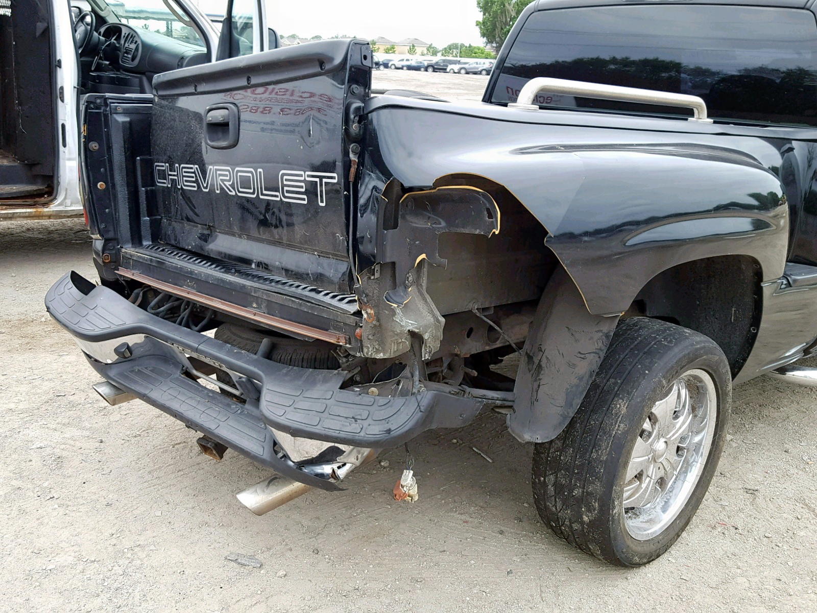 Photo 10 from auction – 2004 CHEVROLET SILVERADO with VIN 1GCEC19T64Z312891