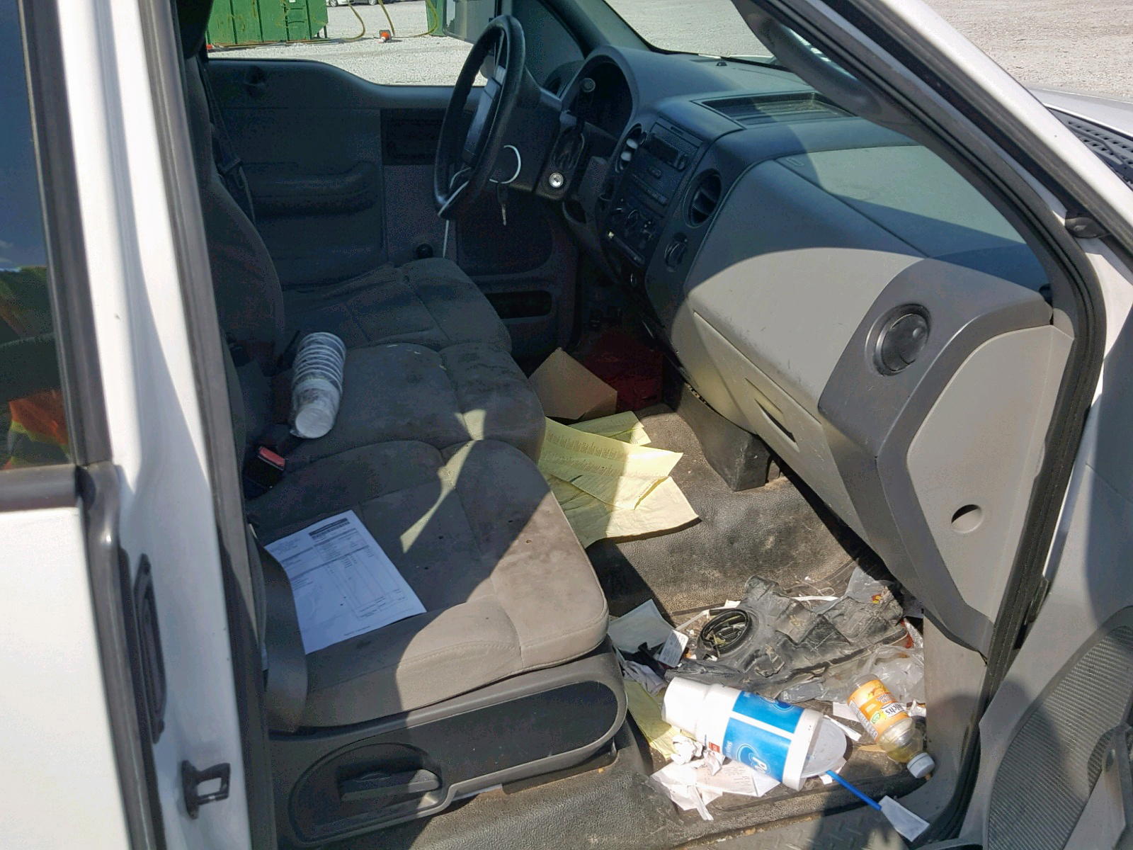 Photo 5 from auction – 2005 FORD F150 with VIN 1FTRF12205NA56119