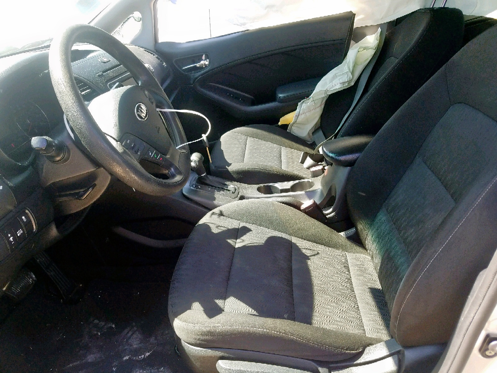 Zdjęcie 5 z aukcji – 2014 KIA FORTE LX z VIN KNAFK4A63E5173596