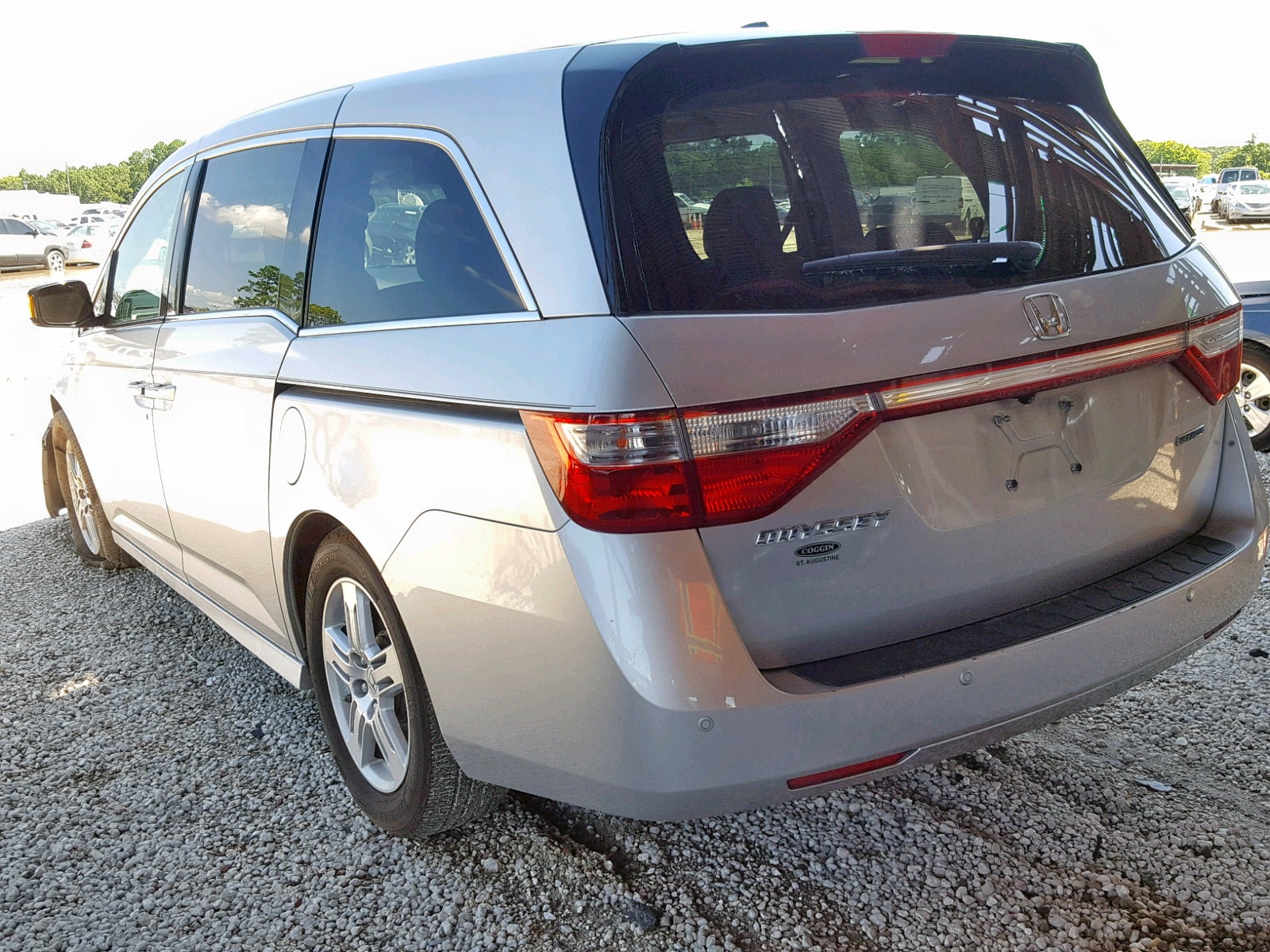Photo 3 from auction – 2011 HONDA ODYSSEY TO with VIN 5FNRL5H9XBB015799