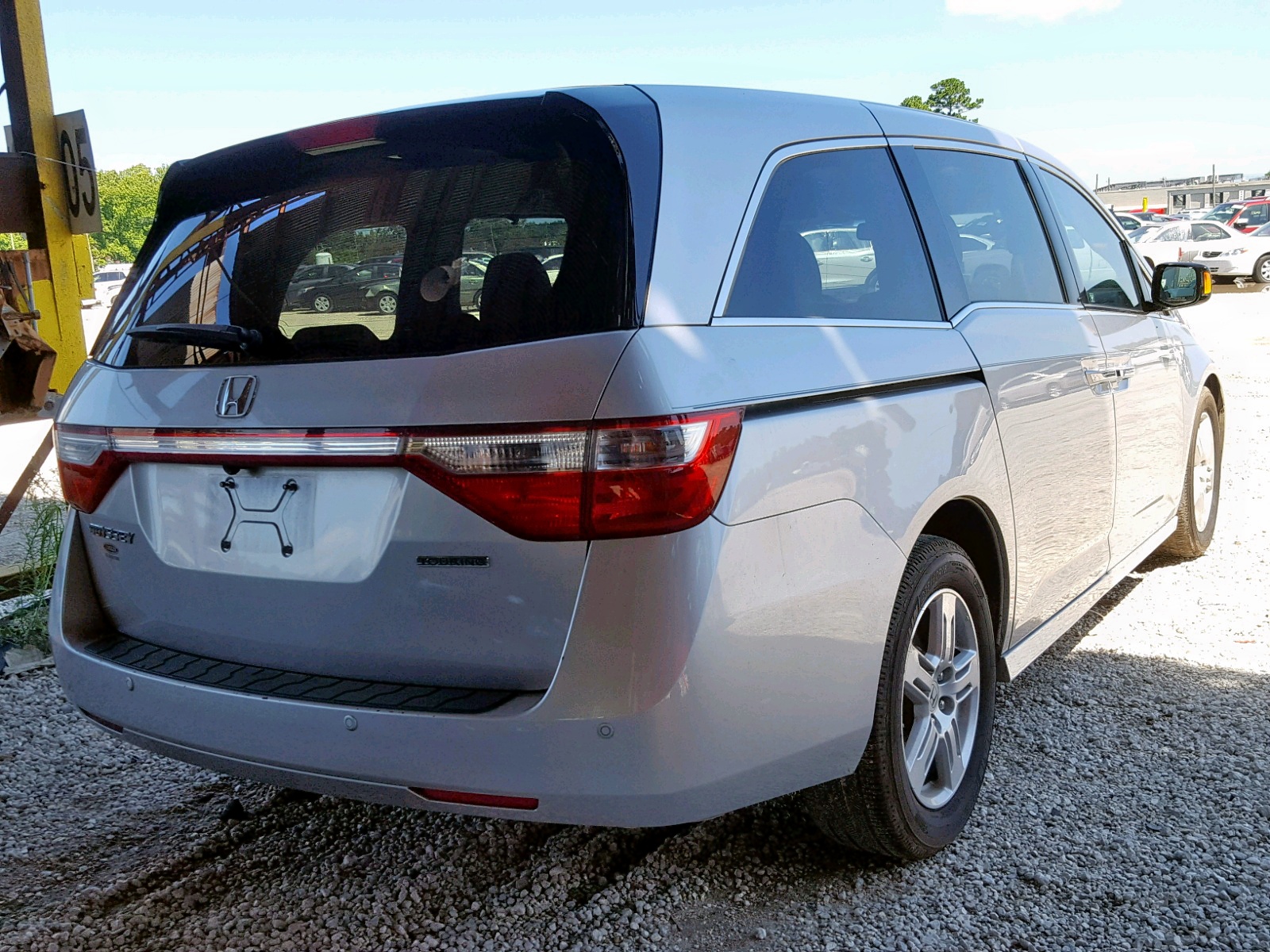 Photo 4 from auction – 2011 HONDA ODYSSEY TO with VIN 5FNRL5H9XBB015799