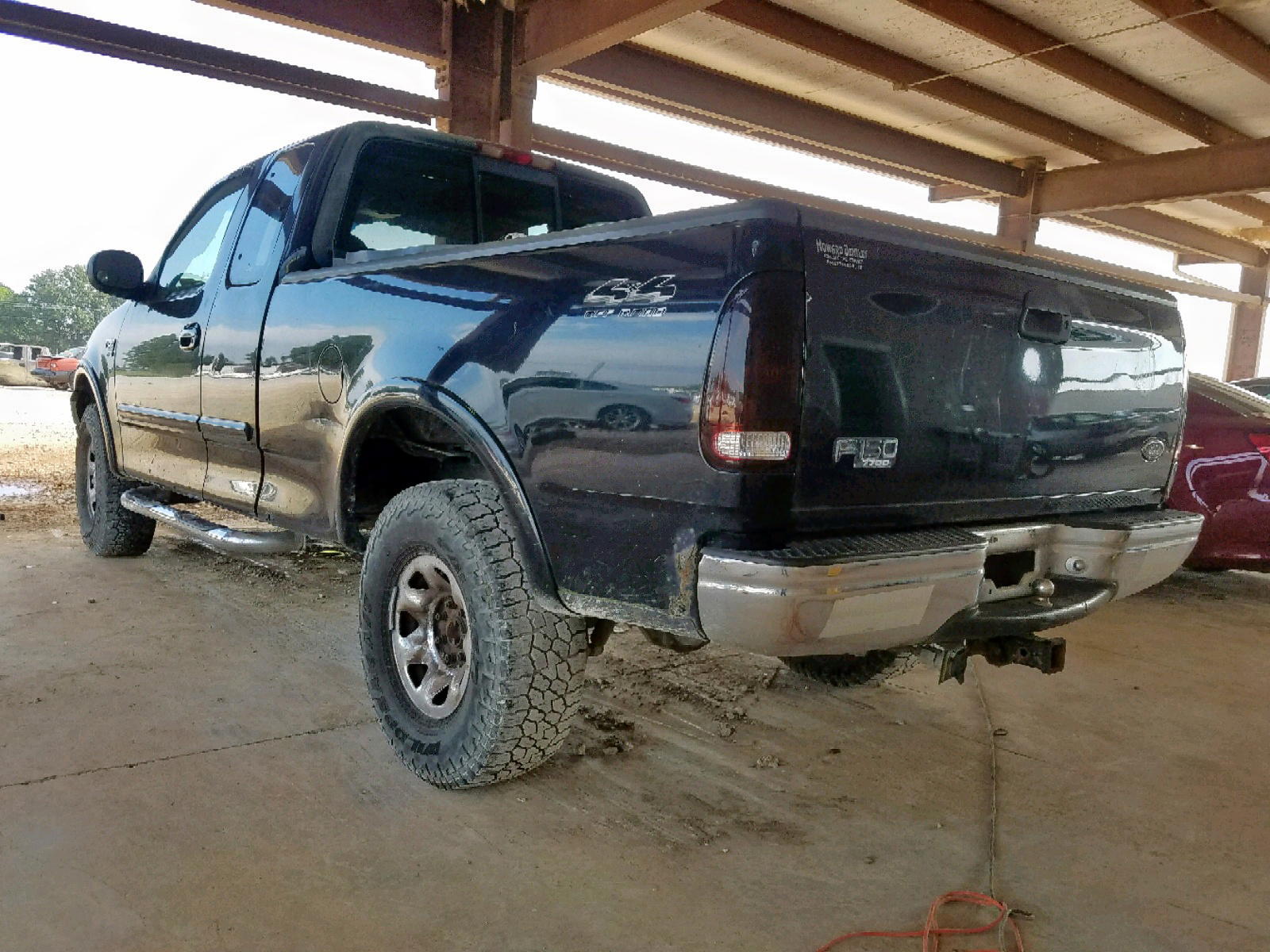 Photo 3 from auction – 2000 FORD F150 with VIN 1FTPX18L0YNB42443