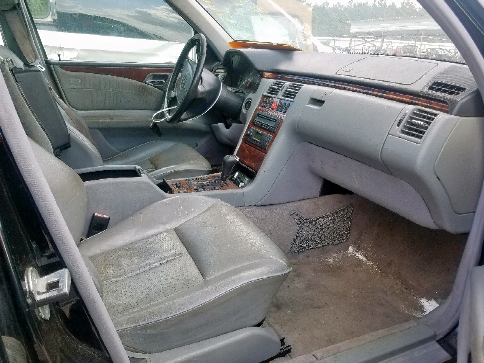 Photo 5 from auction – 1999 MERCEDES-BENZ E 430 with VIN WDBJF70H1XA764475